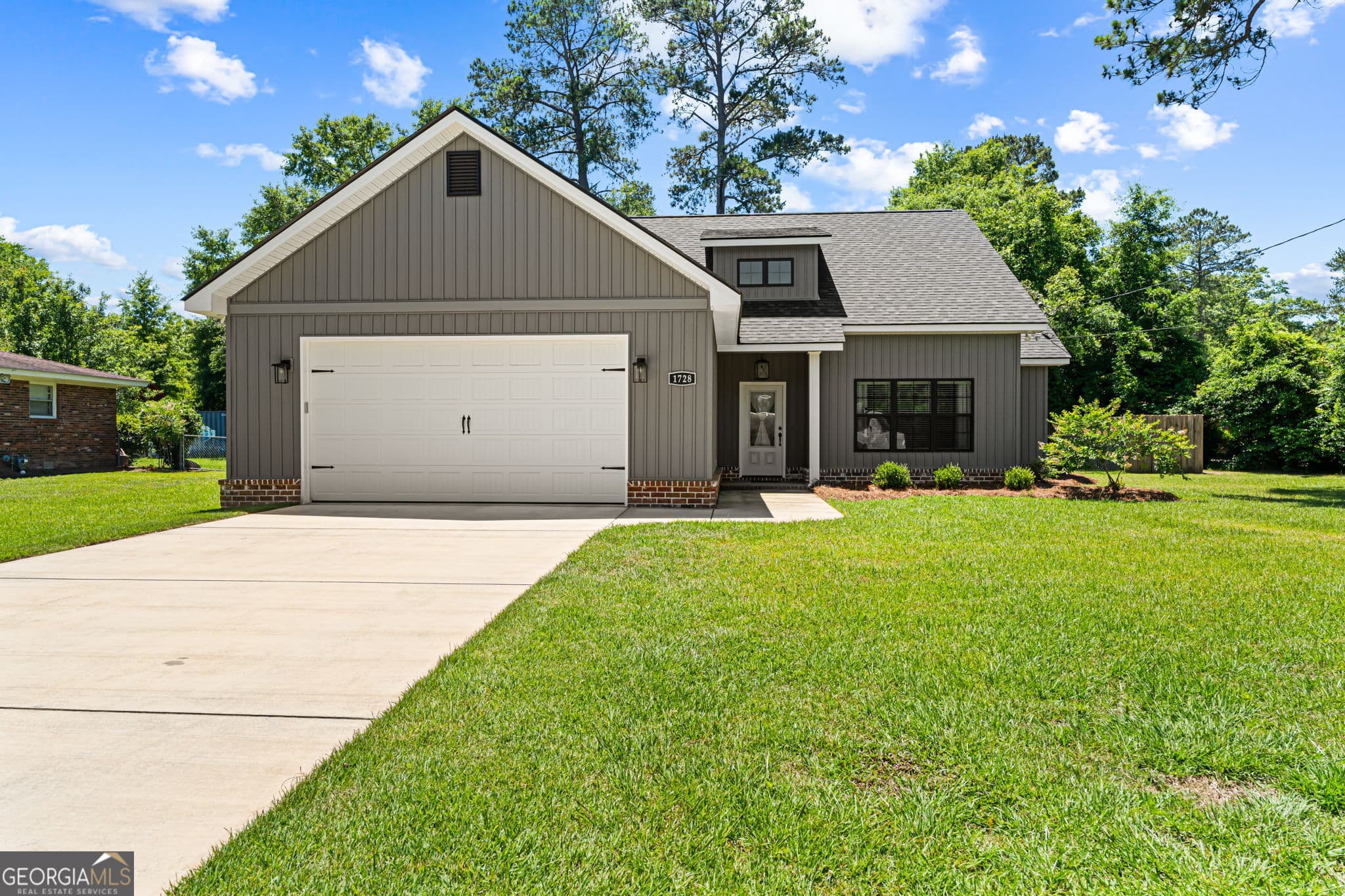 3 bedroom, 2 bathroom, 1,800 sq ft single family residence sold at 1728 Greenwood Circle, Perry, GA 31069