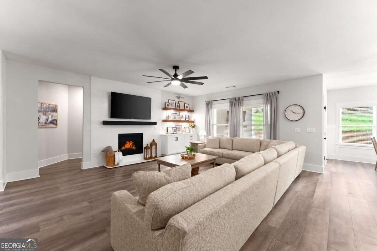 4 bedroom, 3 bathroom, 2,747 sq ft single family residence for sale at 5785 Meadow Trace Court, Jefferson, GA 30549 — photo 6