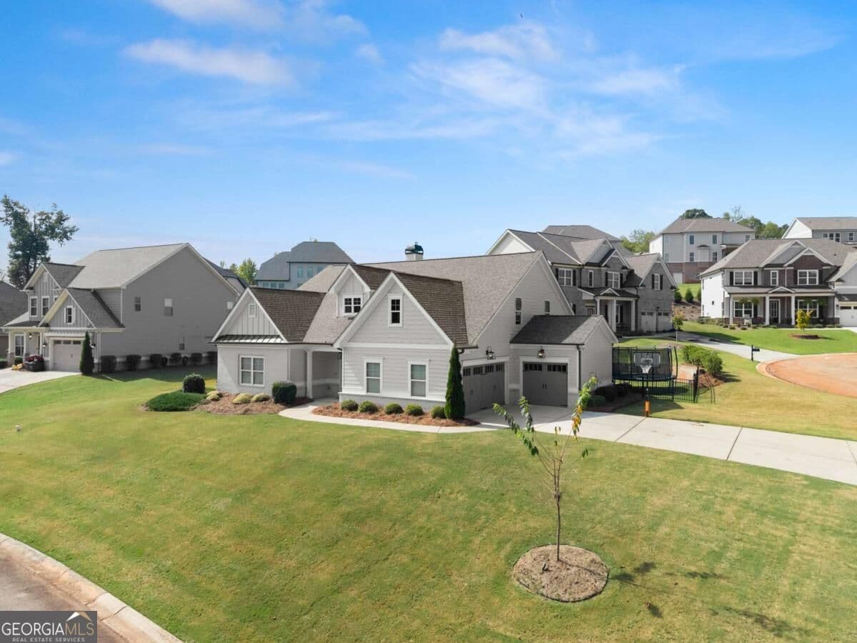 4 bedroom, 3 bathroom, 2,747 sq ft single family residence for sale at 5785 Meadow Trace Court, Jefferson, GA 30549 — photo 3