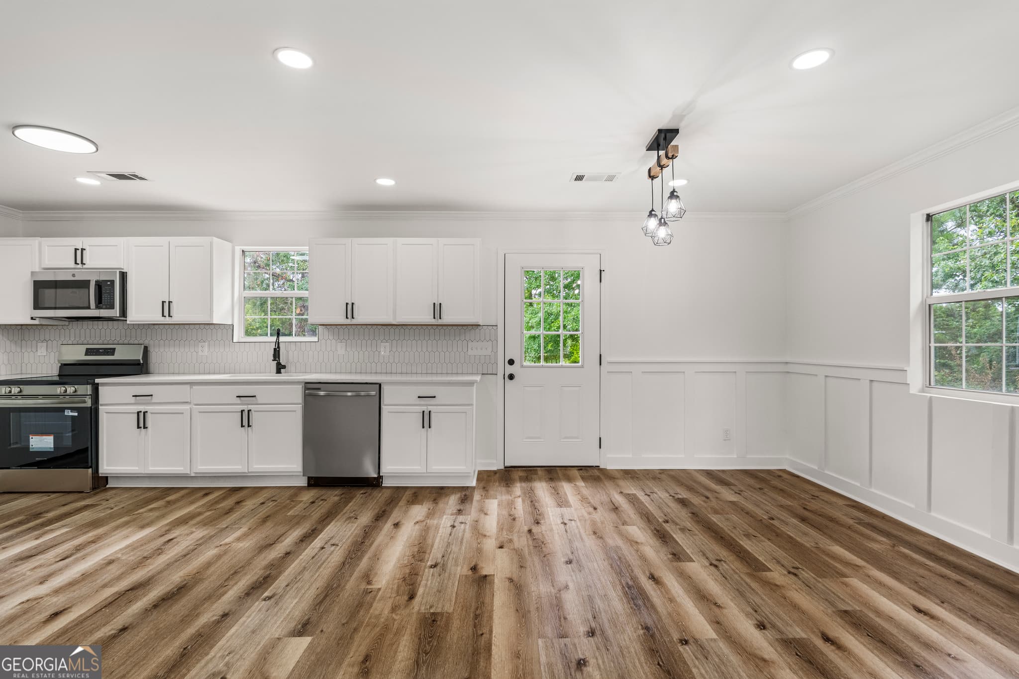 3 bedroom, 2 bathroom, 1,502 sq ft single family residence under contract at 3999 Lee Road 175, Salem, AL 36874 — photo 6