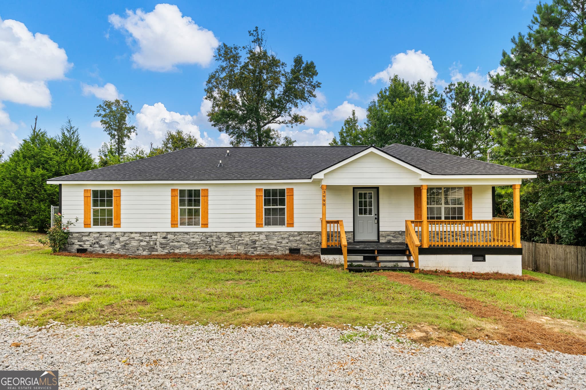 3 bedroom, 2 bathroom, 1,502 sq ft single family residence under contract at 3999 Lee Road 175, Salem, AL 36874