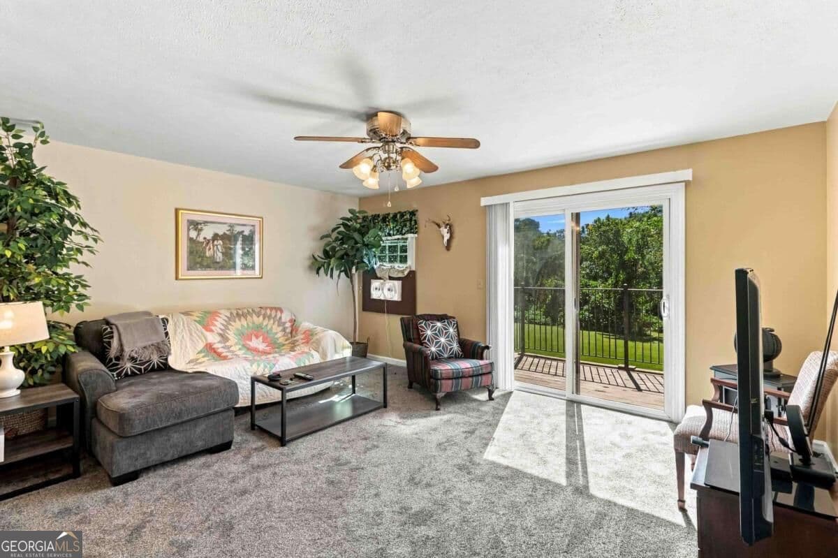 2 bedroom, 1 bathroom, 1,020 sq ft condominium for sale at 3099 Colonial Way G, Atlanta, GA 30341 — photo 2
