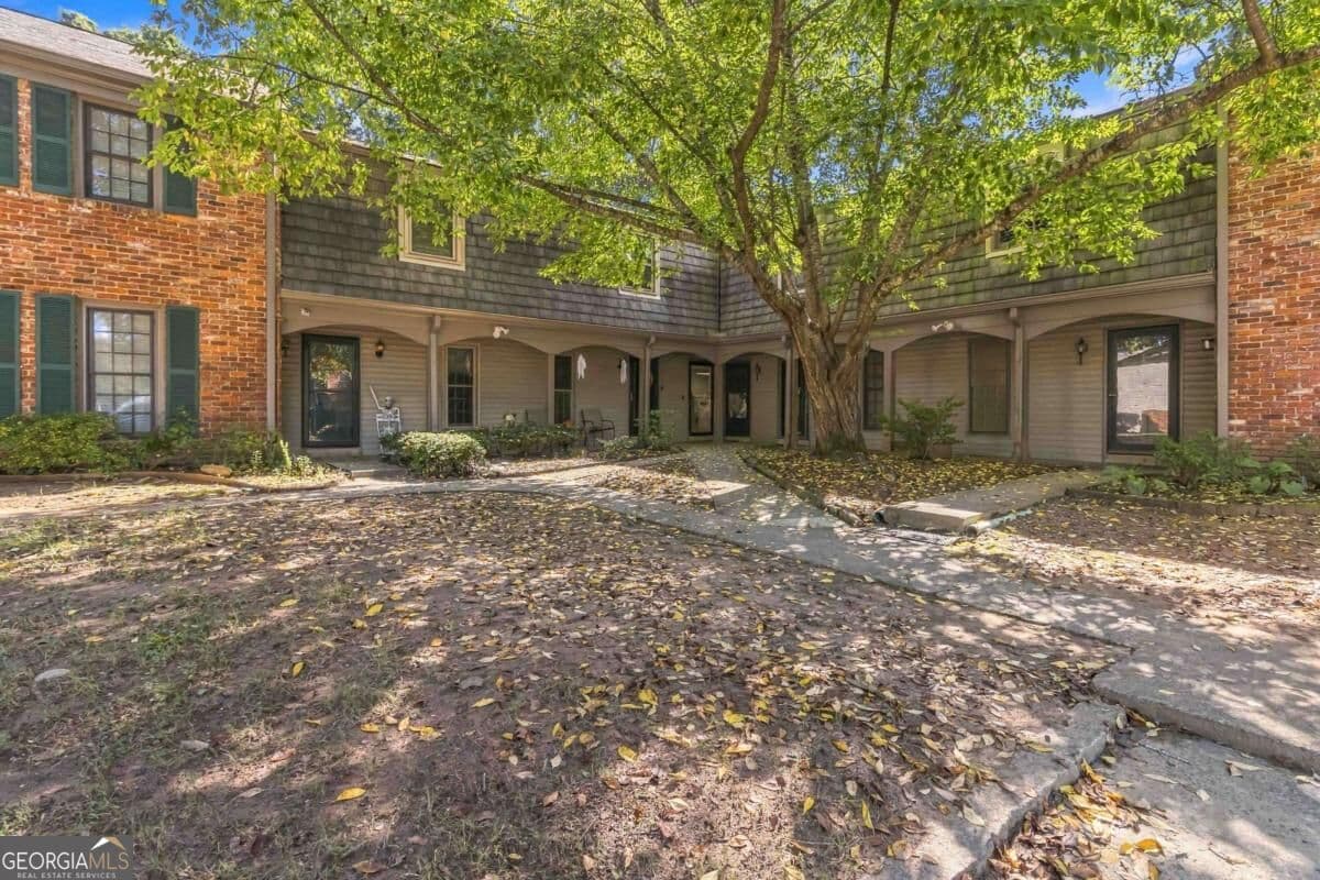 2 bedroom, 1 bathroom, 1,020 sq ft condominium for sale at 3099 Colonial Way G, Atlanta, GA 30341