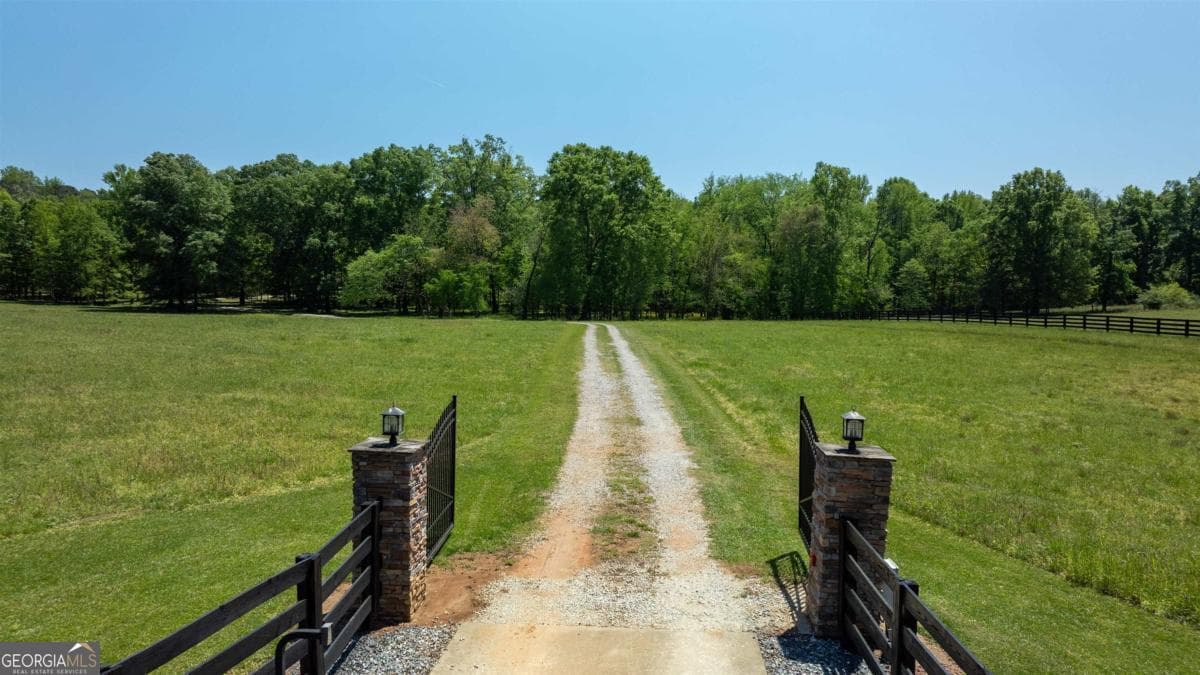 3 bedroom, 2 bathroom, 3,826 sq ft cabin,single family residence for sale at 224 Harmony Road, Eatonton, GA 31024 — photo 4