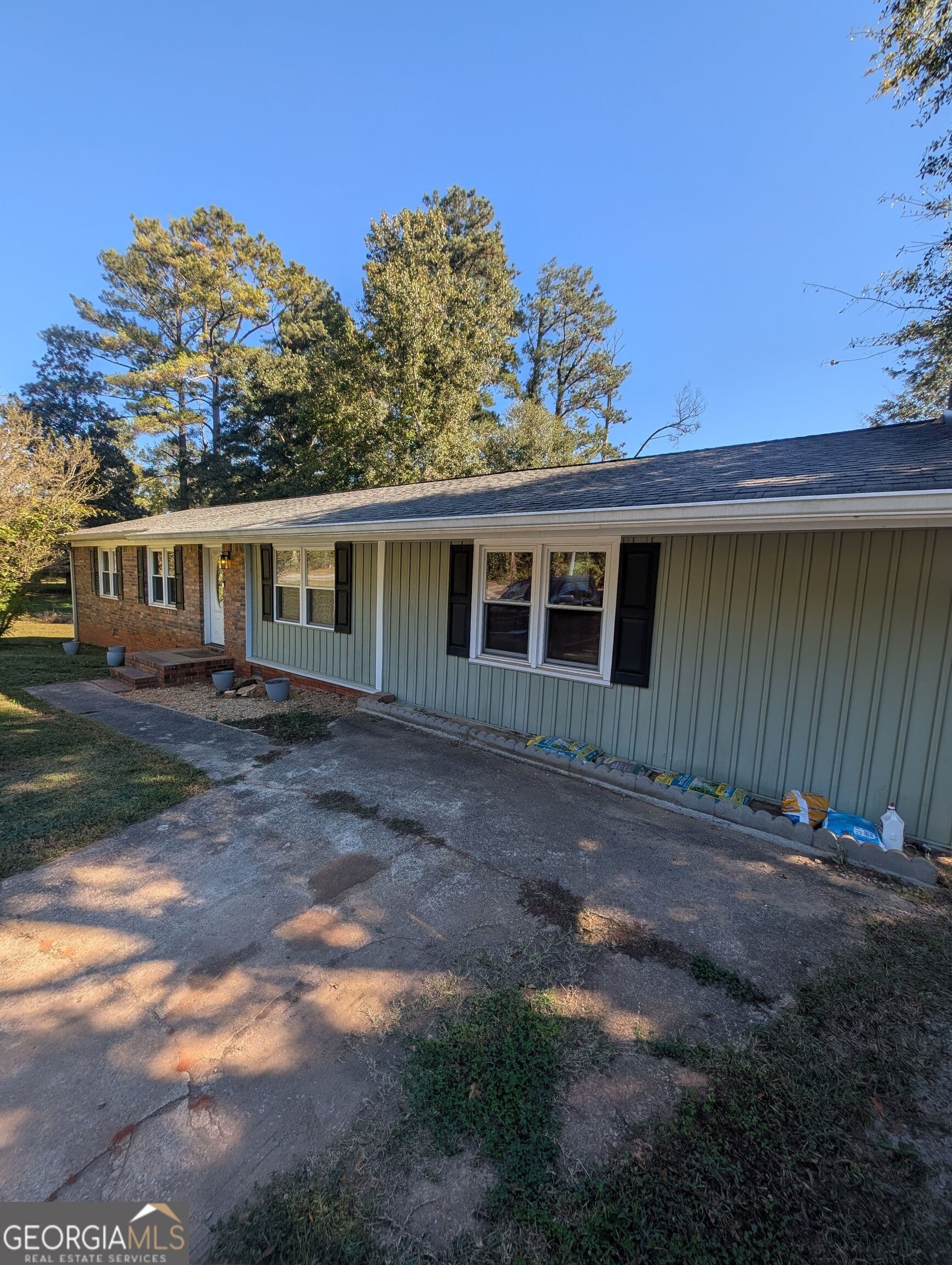 3 bedroom, 1.5 bathroom, 1,650 sq ft single family residence for sale at 181 N Highway 113, Carrollton, GA 30117 — photo 4