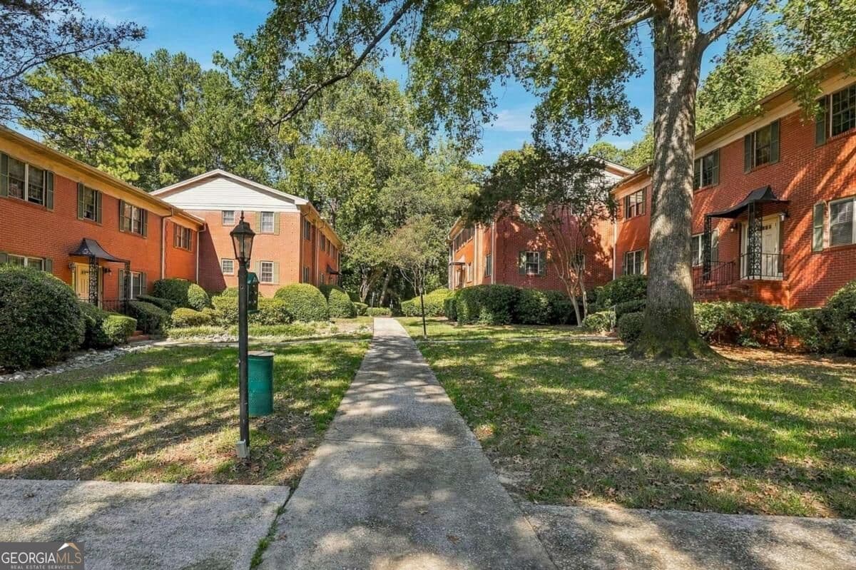2 bedroom, 1.5 bathroom condominium for sale at 430 Lindbergh Drive H3, Atlanta, GA 30305 — photo 3