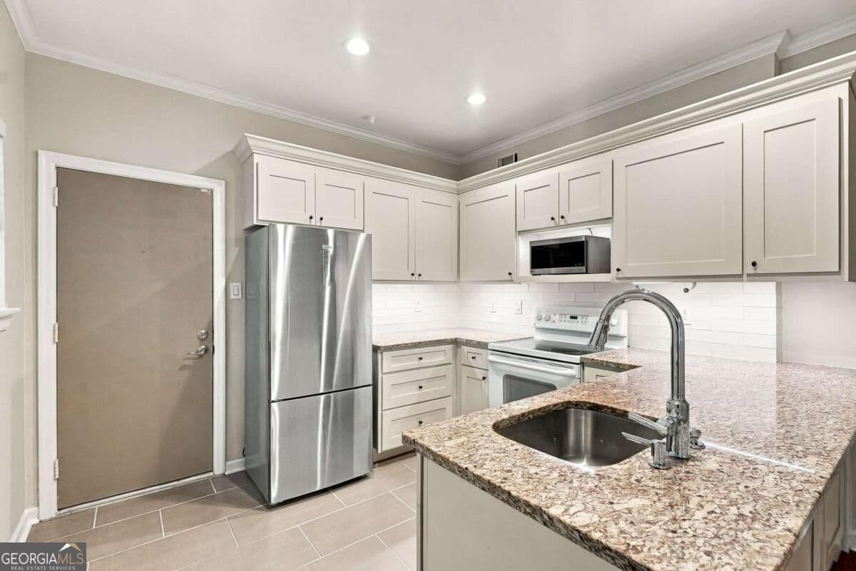 2 bedroom, 1.5 bathroom condominium for sale at 430 Lindbergh Drive H3, Atlanta, GA 30305 — photo 9