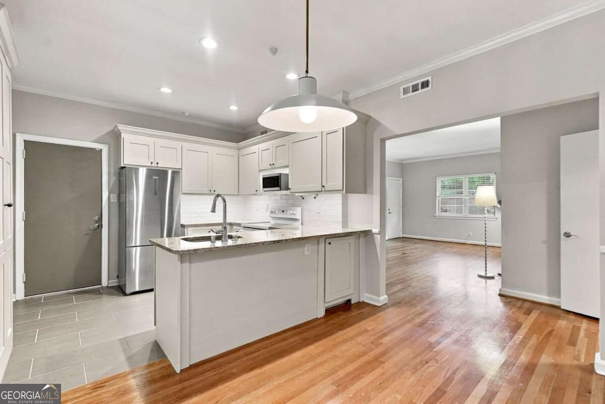 2 bedroom, 1.5 bathroom condominium for sale at 430 Lindbergh Drive H3, Atlanta, GA 30305 — photo 10