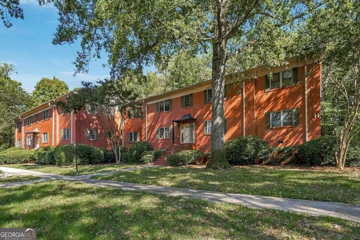 2 bedroom, 1.5 bathroom condominium for sale at 430 Lindbergh Drive H3, Atlanta, GA 30305 — photo 4