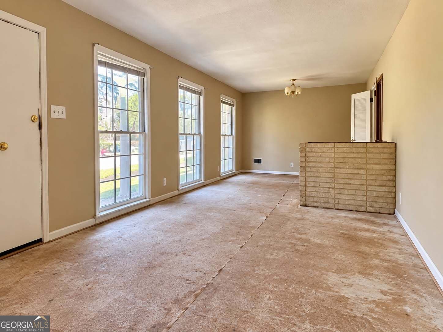 3 bedroom, 2 bathroom, 1,414 sq ft single family residence for sale at 1031 Clifton Drive, Macon, GA 31204 — photo 3