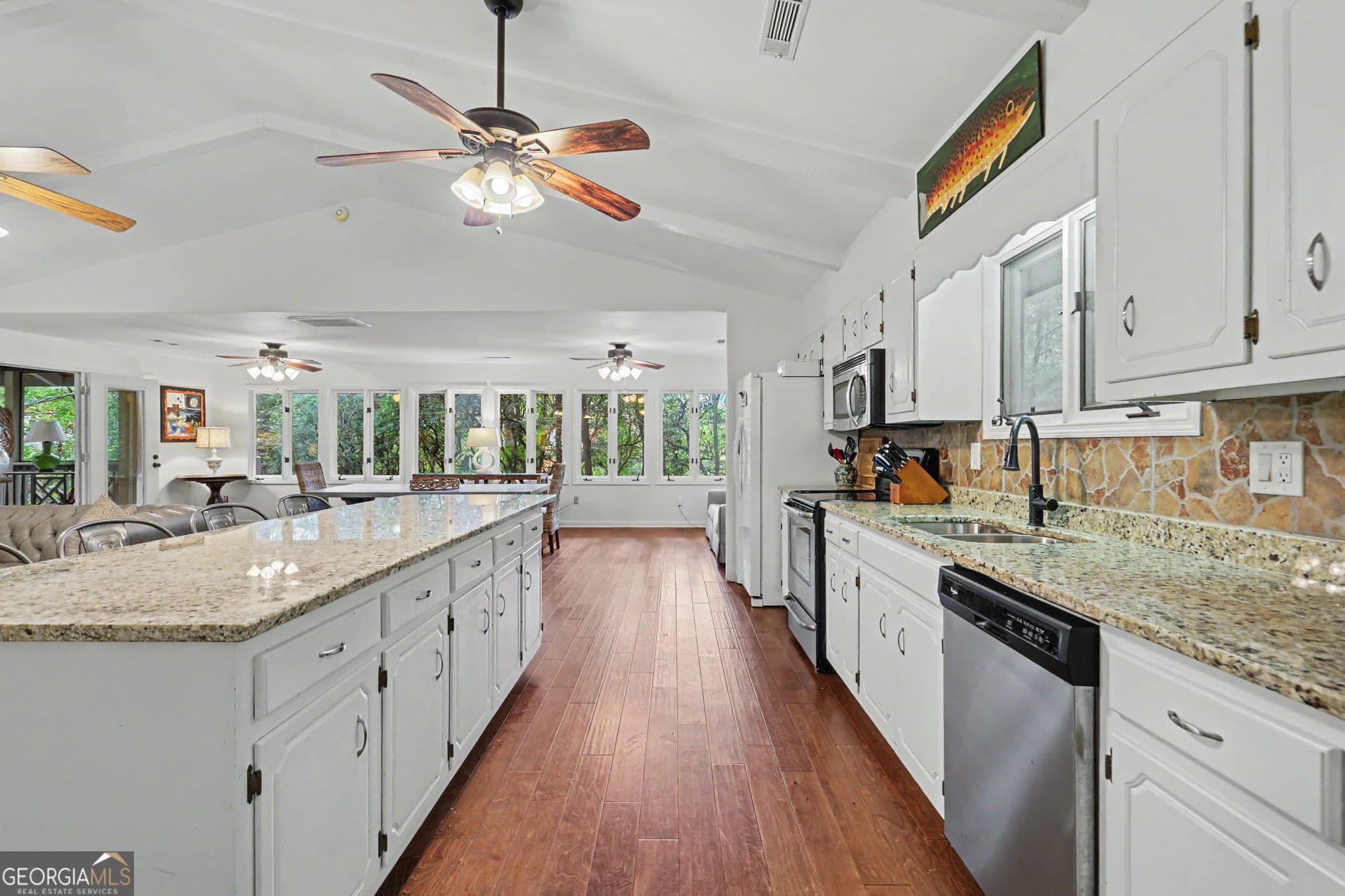 5 bedroom, 4 bathroom, 3,940 sq ft single family residence for sale at 922 Burton Mountain Road, Clarkesville, GA 30523 — photo 5