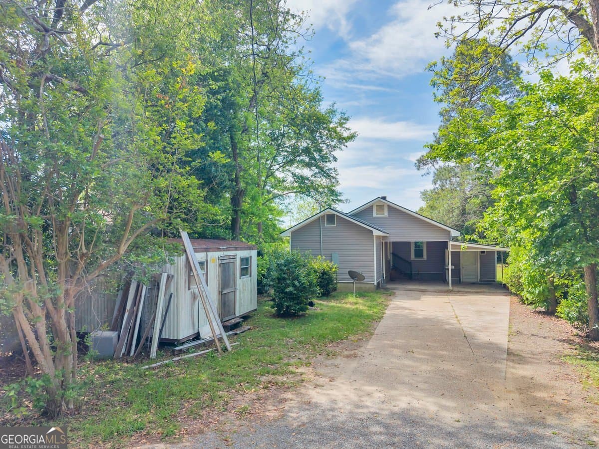 3 bedroom, 2 bathroom, 1,072 sq ft single family residence for sale at 211 E 5th Avenue, Cordele, GA 31015 — photo 5