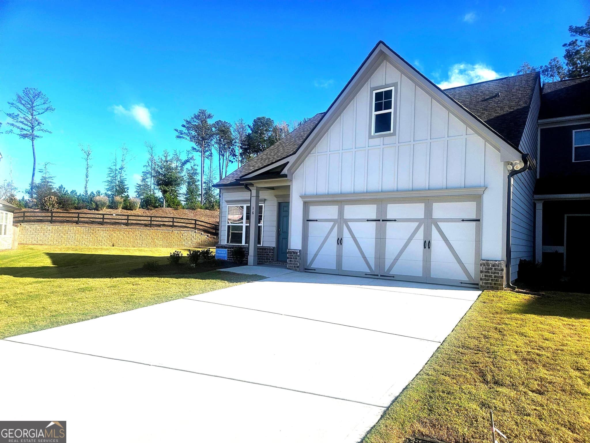 3 bedroom, 2.5 bathroom, 1,814 sq ft townhouse for rent at 16 Russet Way, Newnan, GA 30263 for $2,500 a month — photo 2