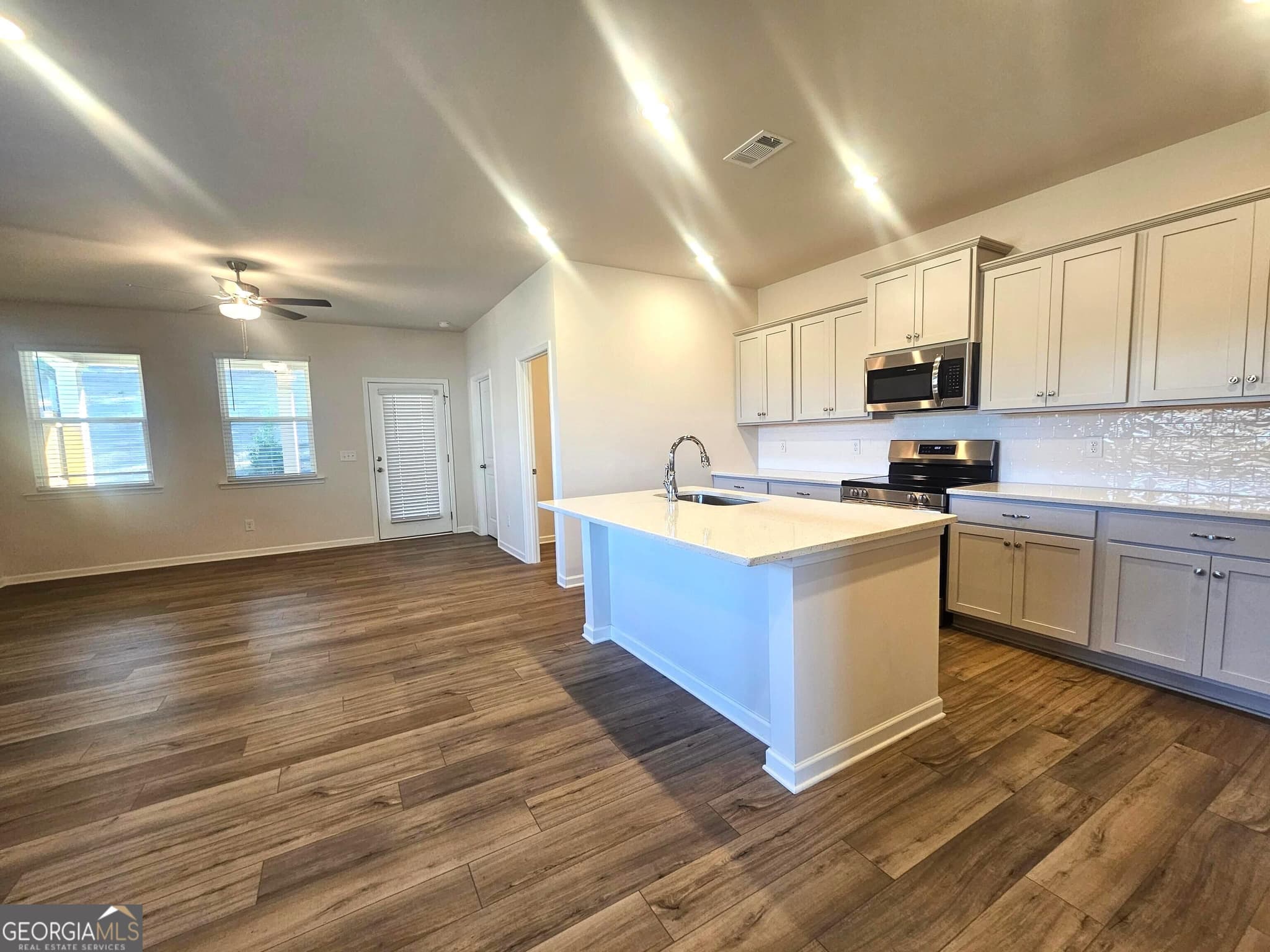 3 bedroom, 2.5 bathroom, 1,814 sq ft townhouse for rent at 16 Russet Way, Newnan, GA 30263 for $2,500 a month — photo 5
