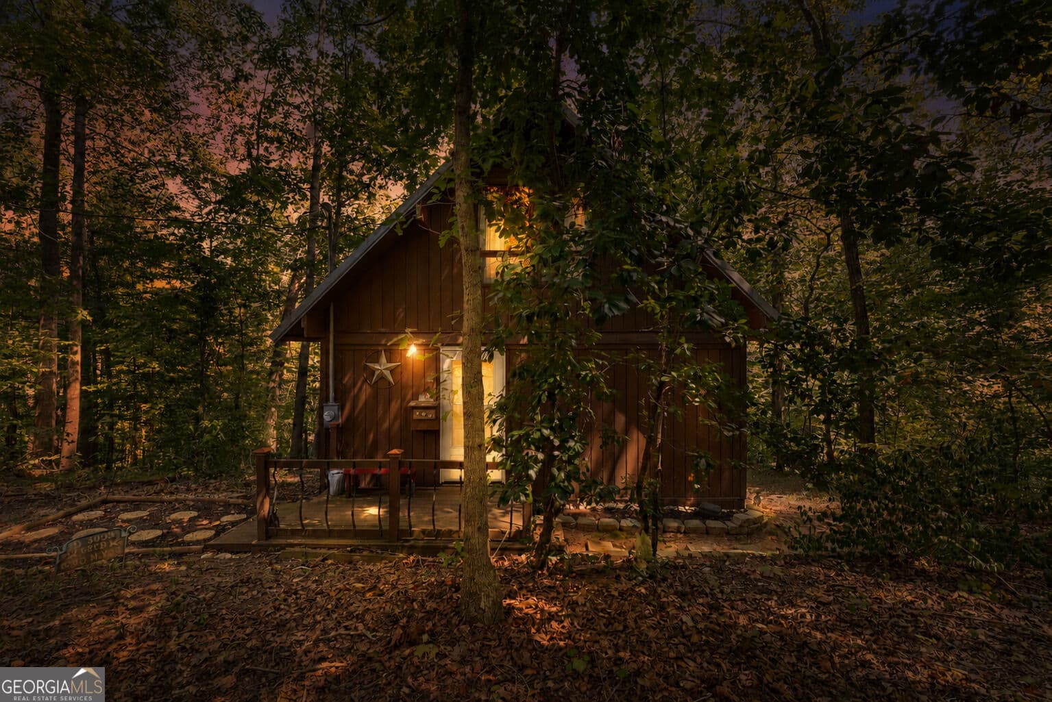 2 bedroom, 1 bathroom, 825 sq ft cabin,single family residence under contract at 302 Normandy Trail, Lavonia, GA 30553 — photo 2