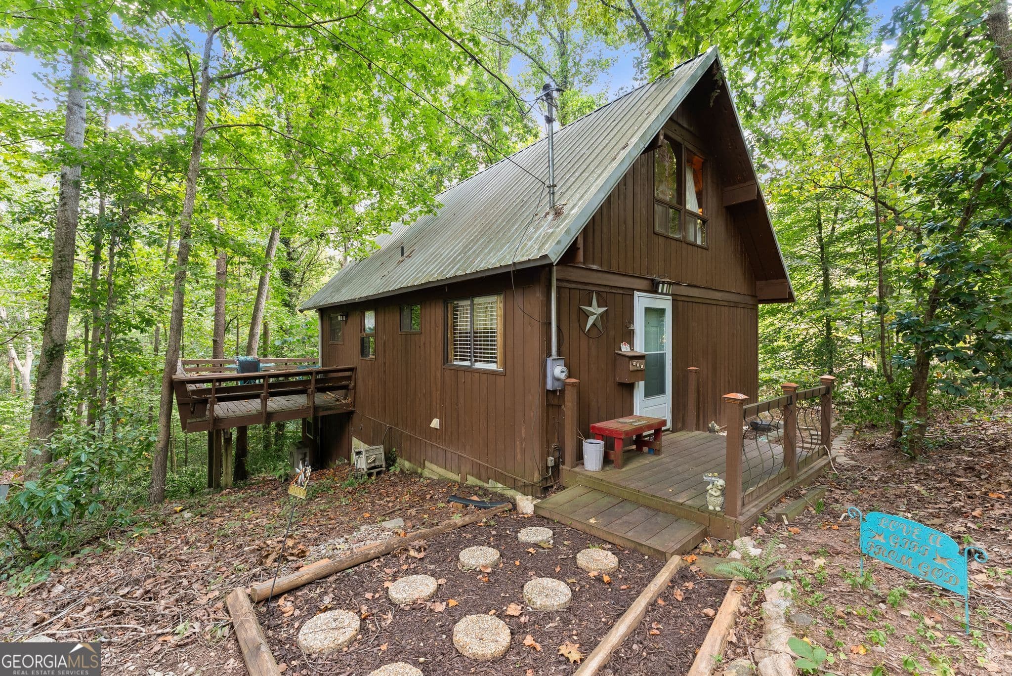 2 bedroom, 1 bathroom, 825 sq ft cabin,single family residence under contract at 302 Normandy Trail, Lavonia, GA 30553 — photo 6