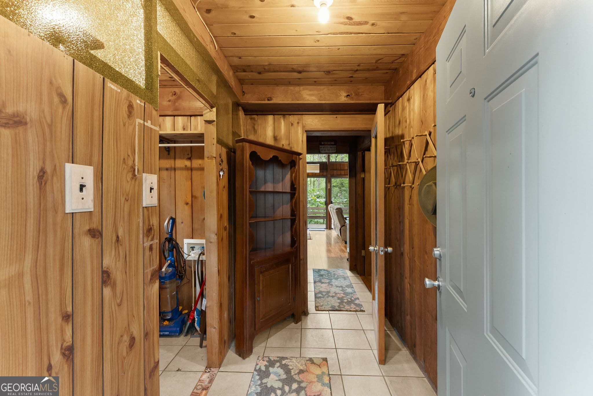 2 bedroom, 1 bathroom, 825 sq ft cabin,single family residence under contract at 302 Normandy Trail, Lavonia, GA 30553 — photo 7