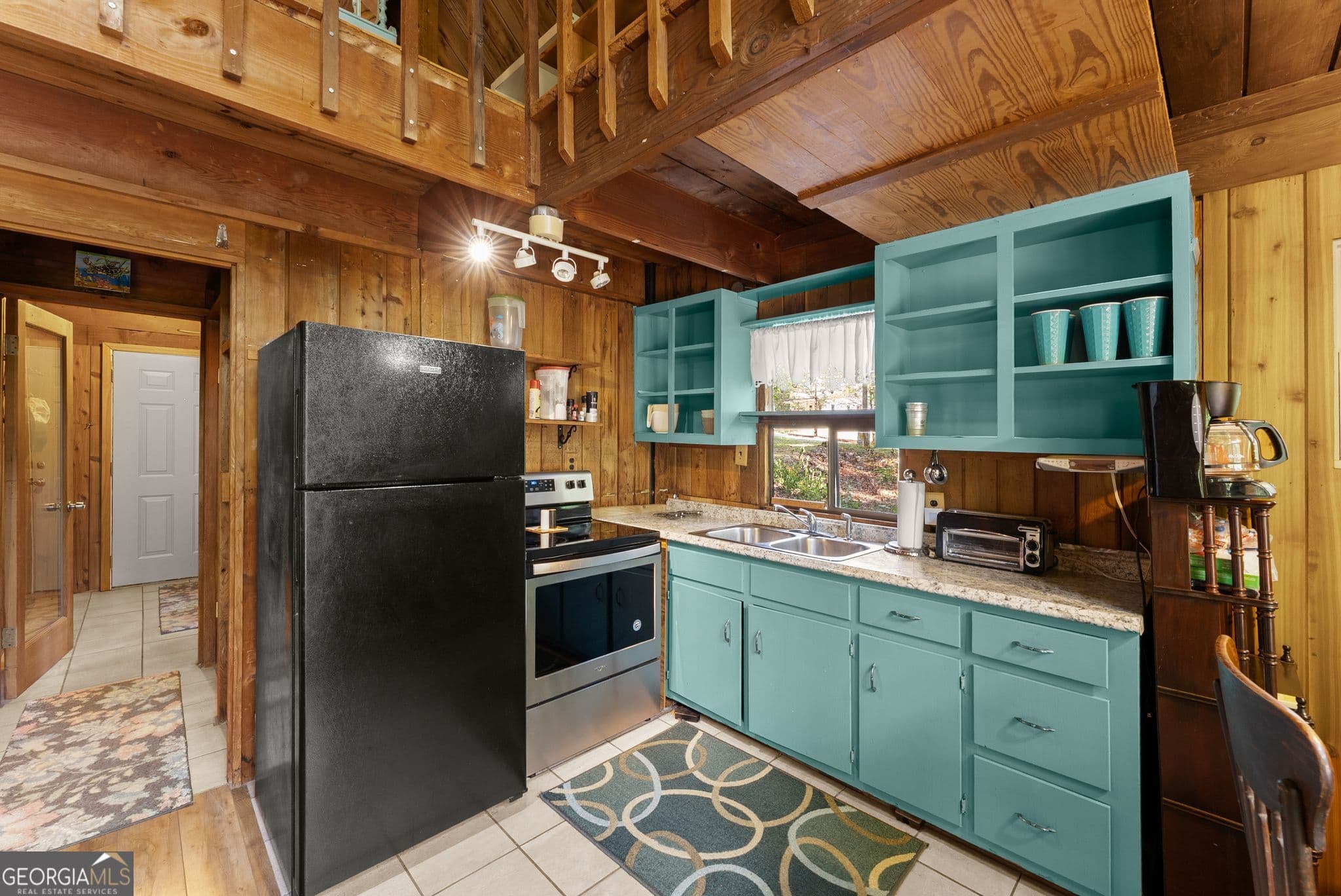 2 bedroom, 1 bathroom, 825 sq ft cabin,single family residence under contract at 302 Normandy Trail, Lavonia, GA 30553 — photo 9