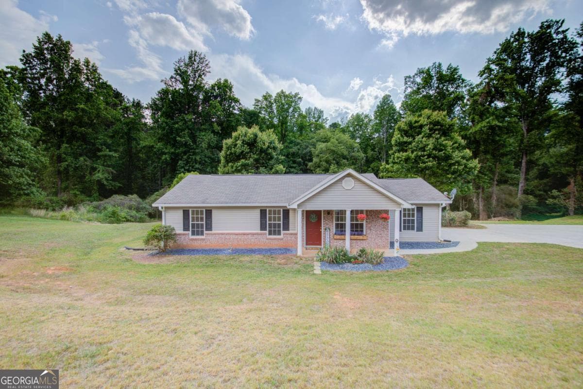 3 bedroom, 2 bathroom, 1,332 sq ft single family residence sold at 2968 Sky Lake Circle, Gainesville, GA 30506