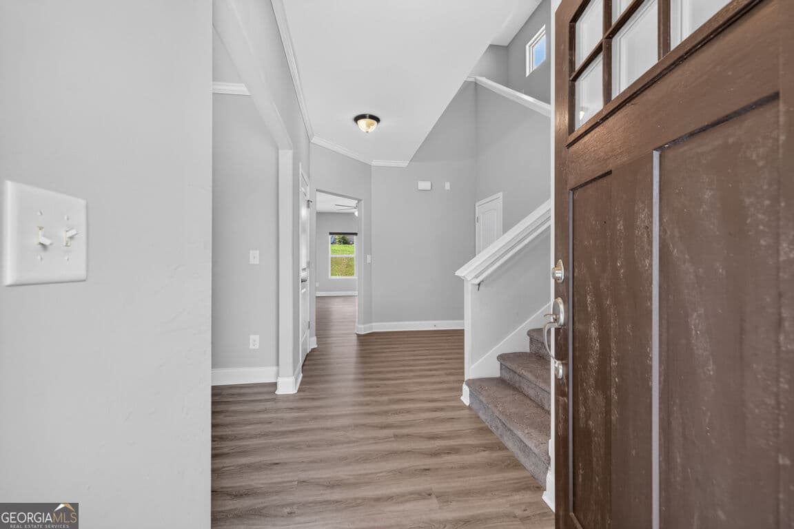 5 bedroom, 3 bathroom, 2,620 sq ft single family residence for sale at 1202 Lincoln Lane, Braselton, GA 30517 — photo 4