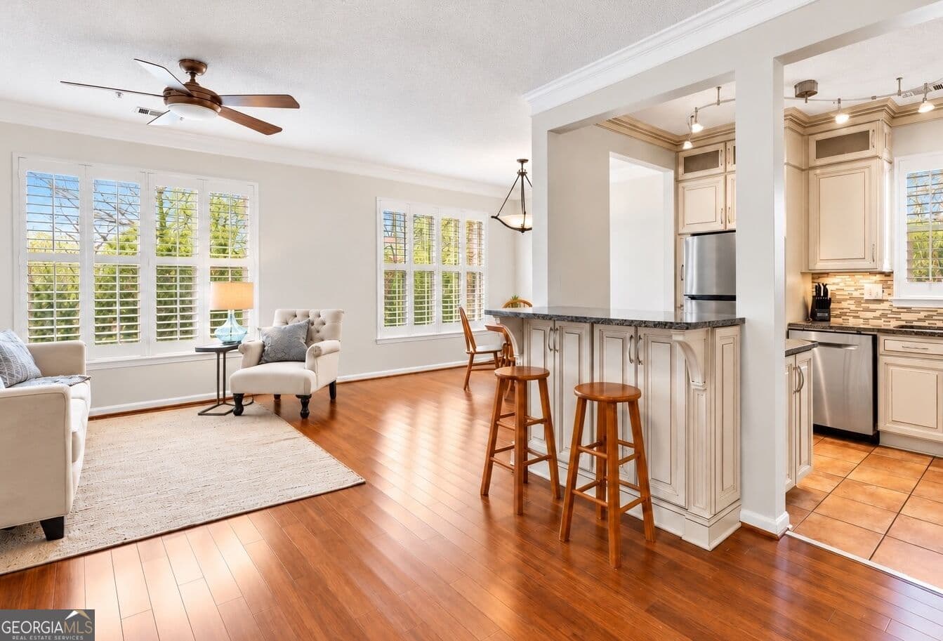 3 bedroom, 2 bathroom, 1,402 sq ft condominium for sale at 10 Perimeter Summit Boulevard 3110, Atlanta, GA 30319