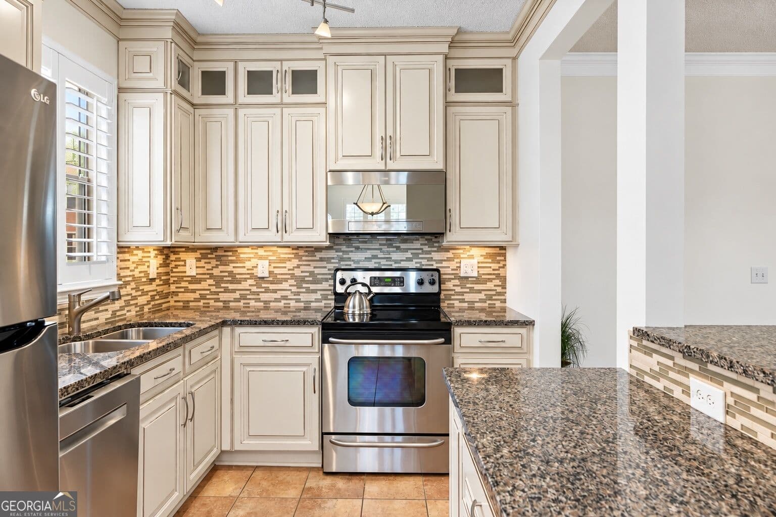 3 bedroom, 2 bathroom, 1,402 sq ft condominium for sale at 10 Perimeter Summit Boulevard 3110, Atlanta, GA 30319 — photo 4