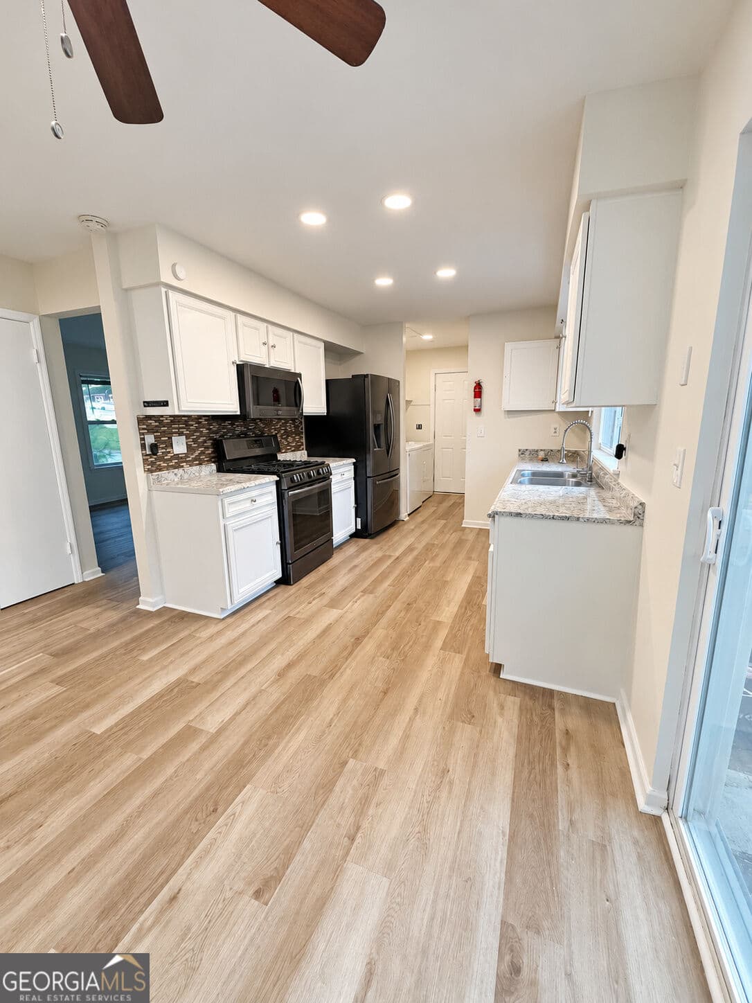 3 bedroom, 2 bathroom, 1,028 sq ft single family residence for sale at 158 Ashwood Court, Riverdale, GA 30274 — photo 6