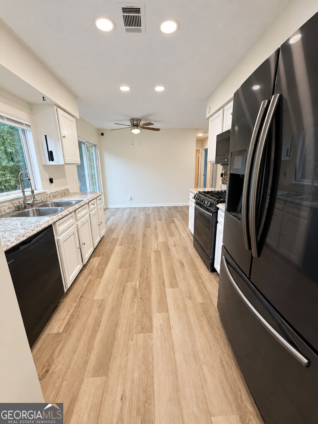 3 bedroom, 2 bathroom, 1,028 sq ft single family residence for sale at 158 Ashwood Court, Riverdale, GA 30274 — photo 7