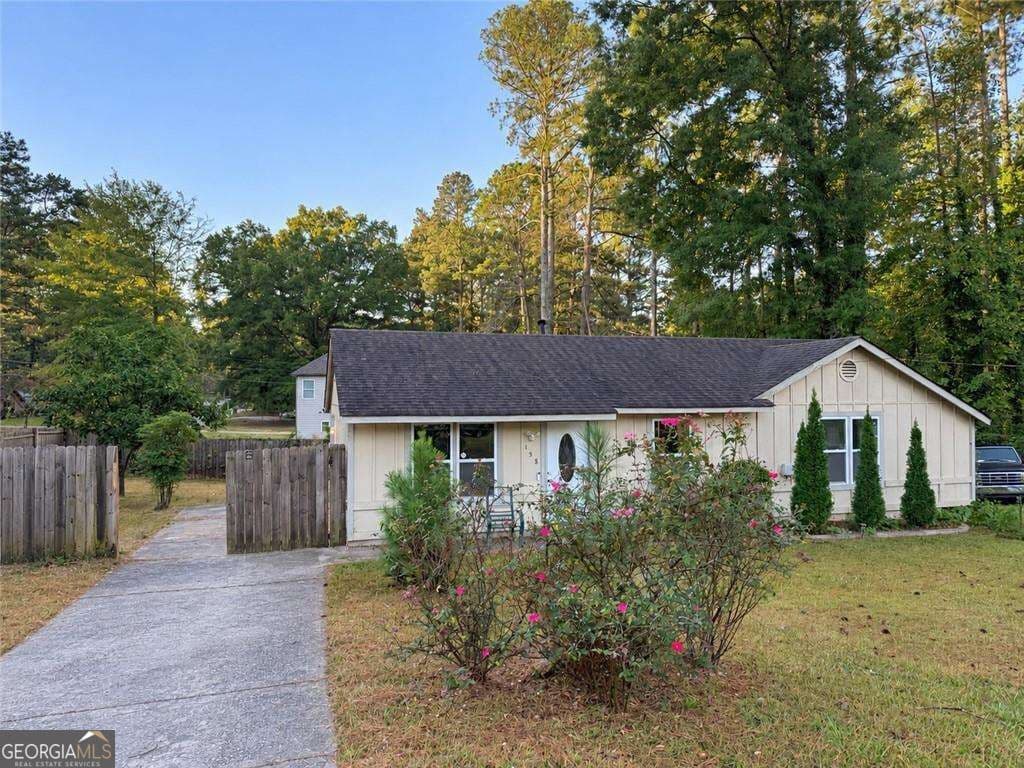 3 bedroom, 2 bathroom, 1,028 sq ft single family residence for sale at 158 Ashwood Court, Riverdale, GA 30274