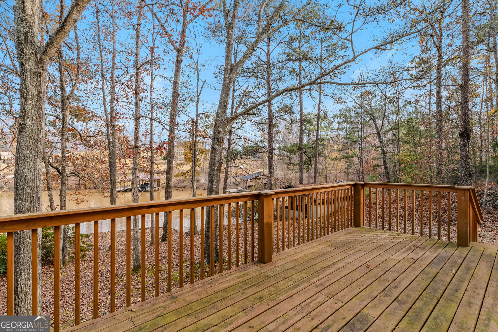 1 bedroom, 1 bathroom, 634 sq ft cabin,single family residence for sale at 186 Arrow Point Road, Jackson, GA 30233 — photo 5