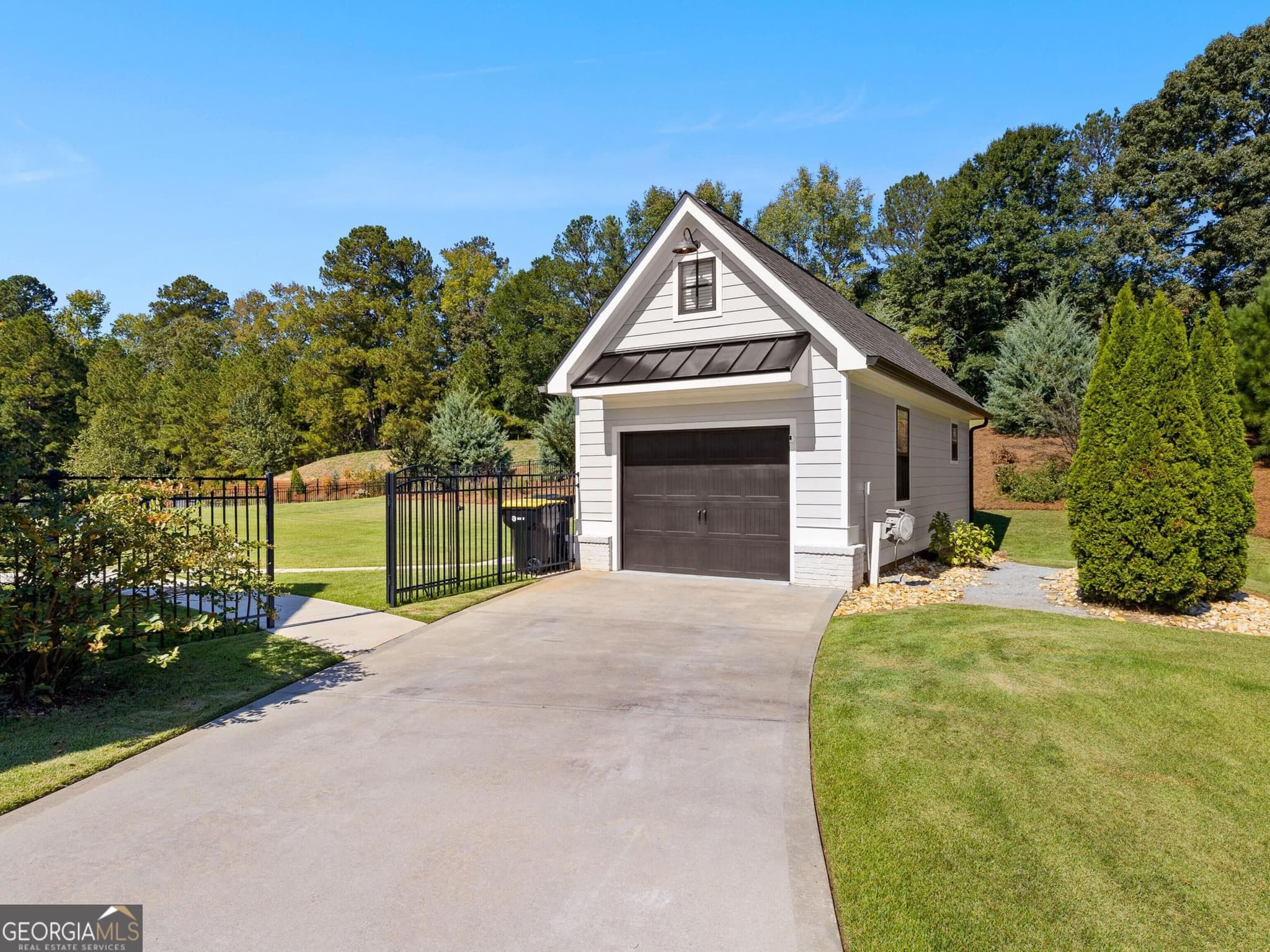 4 bedroom, 3.5 bathroom, 3,170 sq ft single family residence for sale at 160 Brayden Drive, Tyrone, GA 30290 — photo 6