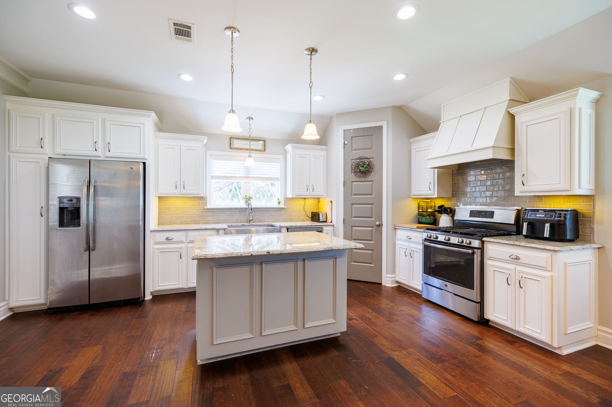 4 bedroom, 2 bathroom, 1,950 sq ft single family residence for sale at 33 Ruger Circle, Lakeland, GA 31635 — photo 9