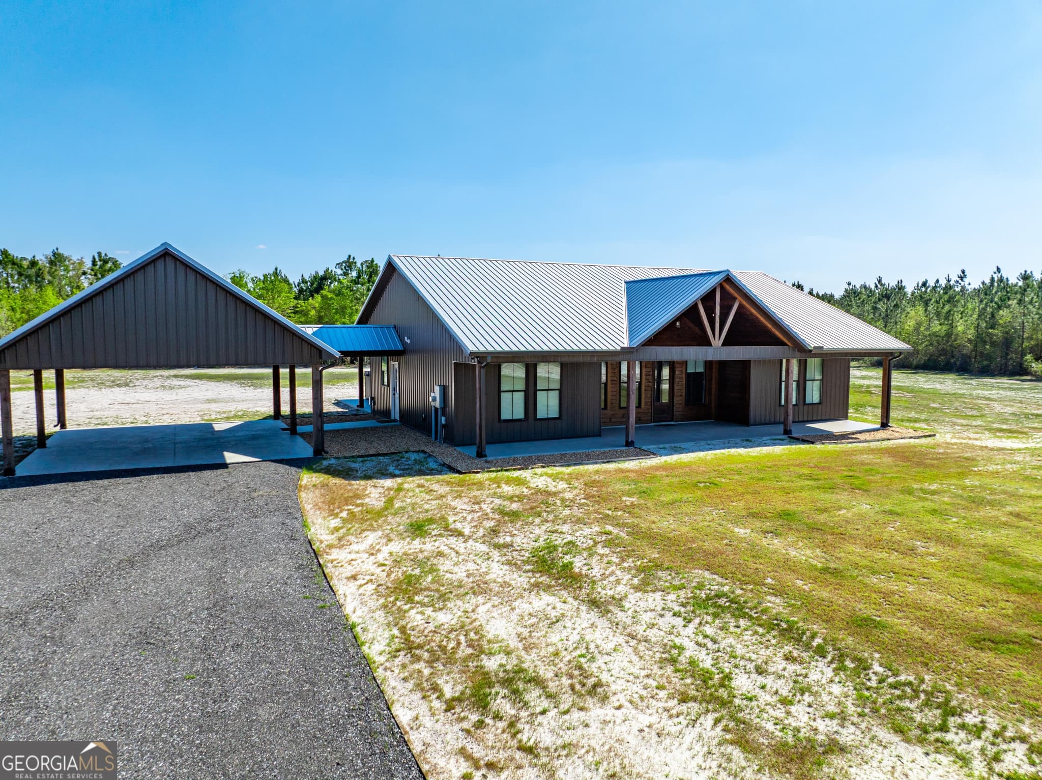 3 bedroom, 2 bathroom, 1,696 sq ft single family residence under contract at 4701 Riggins Road, Blackshear, GA 31516 — photo 2