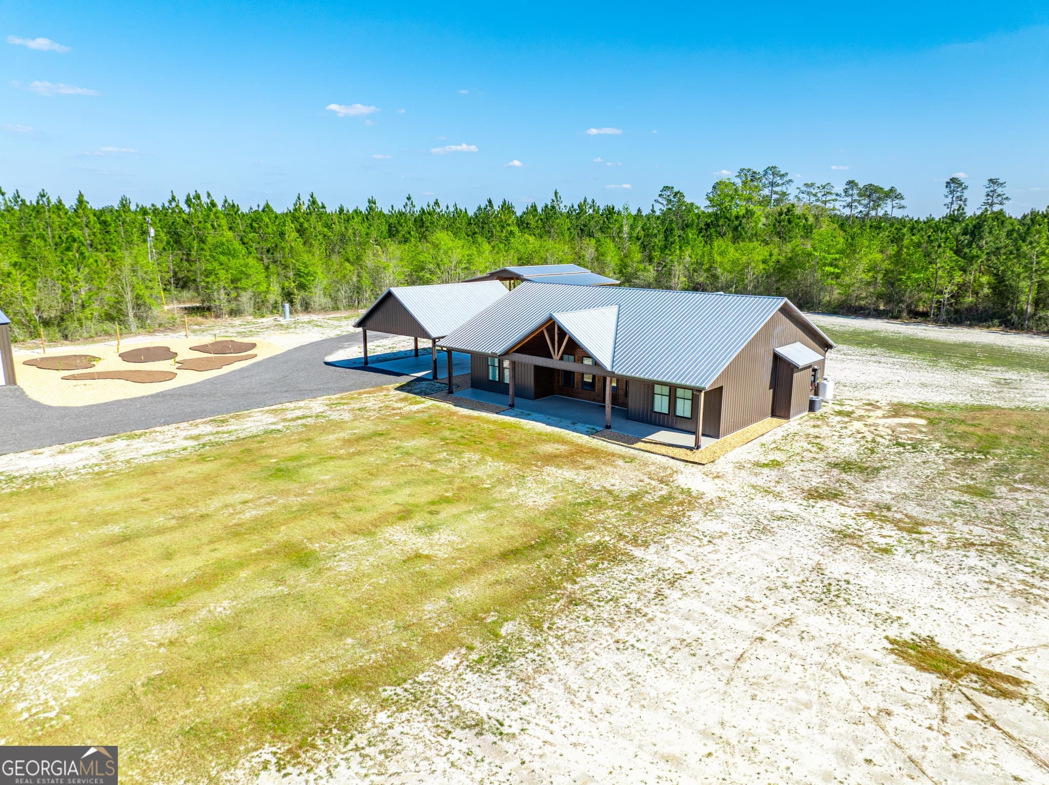 3 bedroom, 2 bathroom, 1,696 sq ft single family residence under contract at 4701 Riggins Road, Blackshear, GA 31516 — photo 7