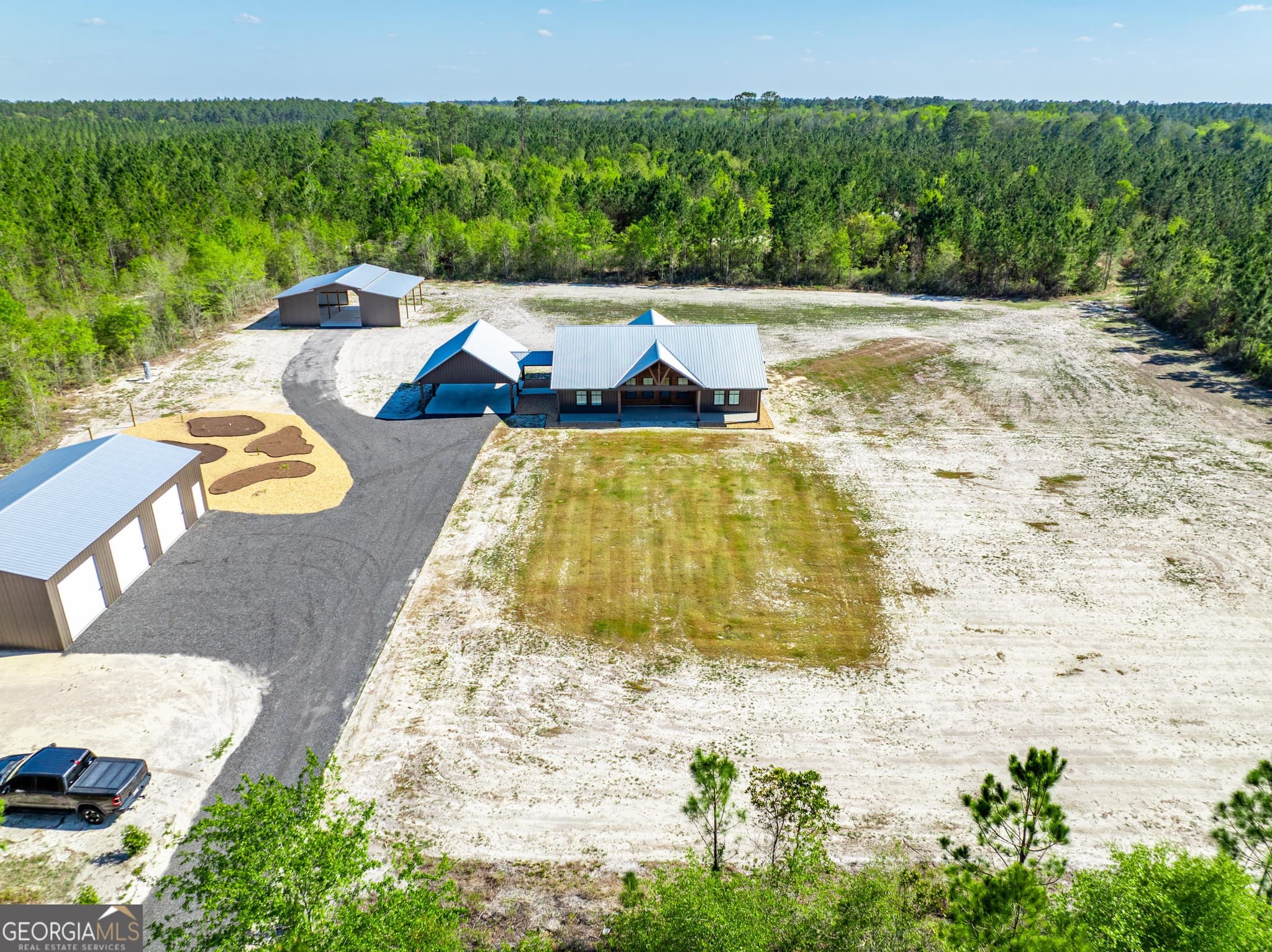 3 bedroom, 2 bathroom, 1,696 sq ft single family residence under contract at 4701 Riggins Road, Blackshear, GA 31516 — photo 5