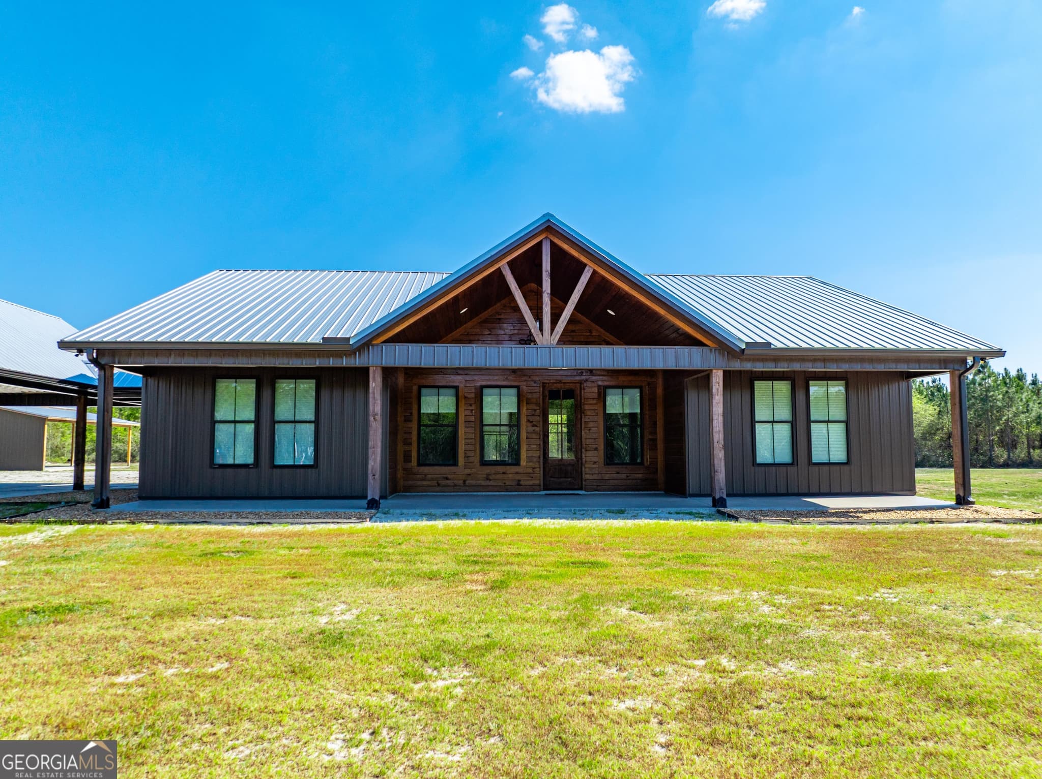 3 bedroom, 2 bathroom, 1,696 sq ft single family residence under contract at 4701 Riggins Road, Blackshear, GA 31516 — photo 4