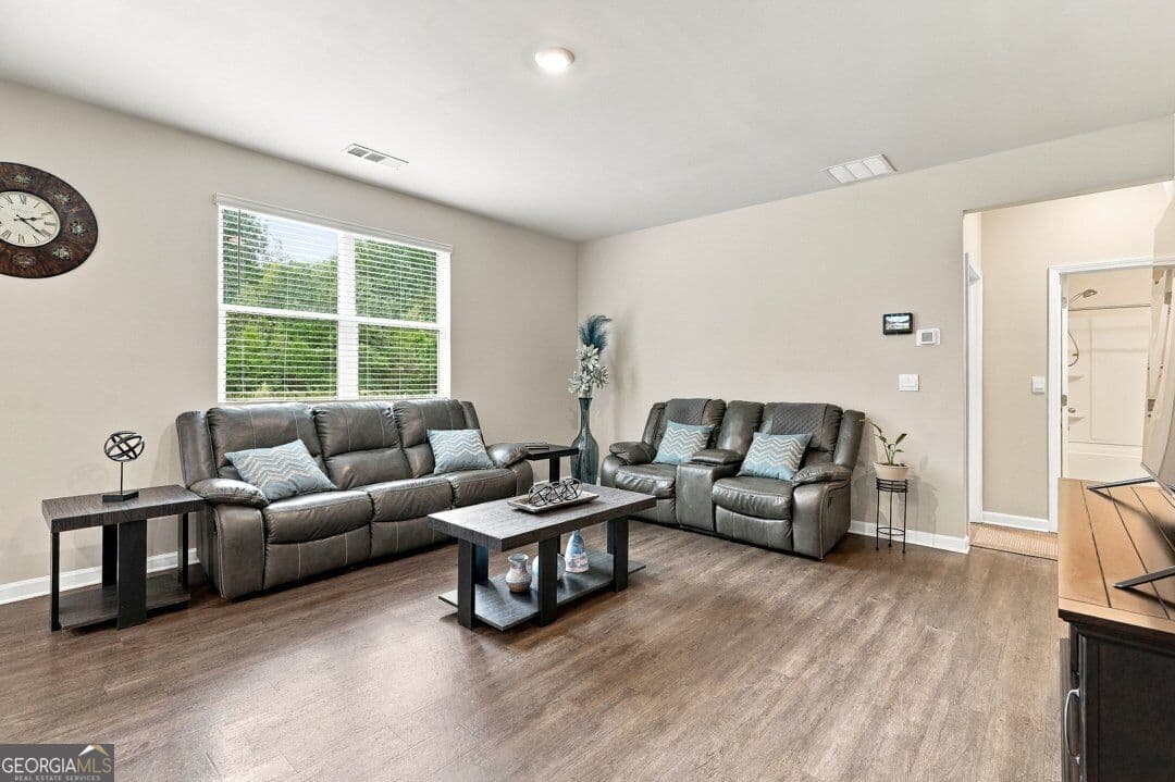 5 bedroom, 3 bathroom, 2,511 sq ft single family residence for sale at 122 Russell Road, Pendergrass, GA 30567 — photo 7
