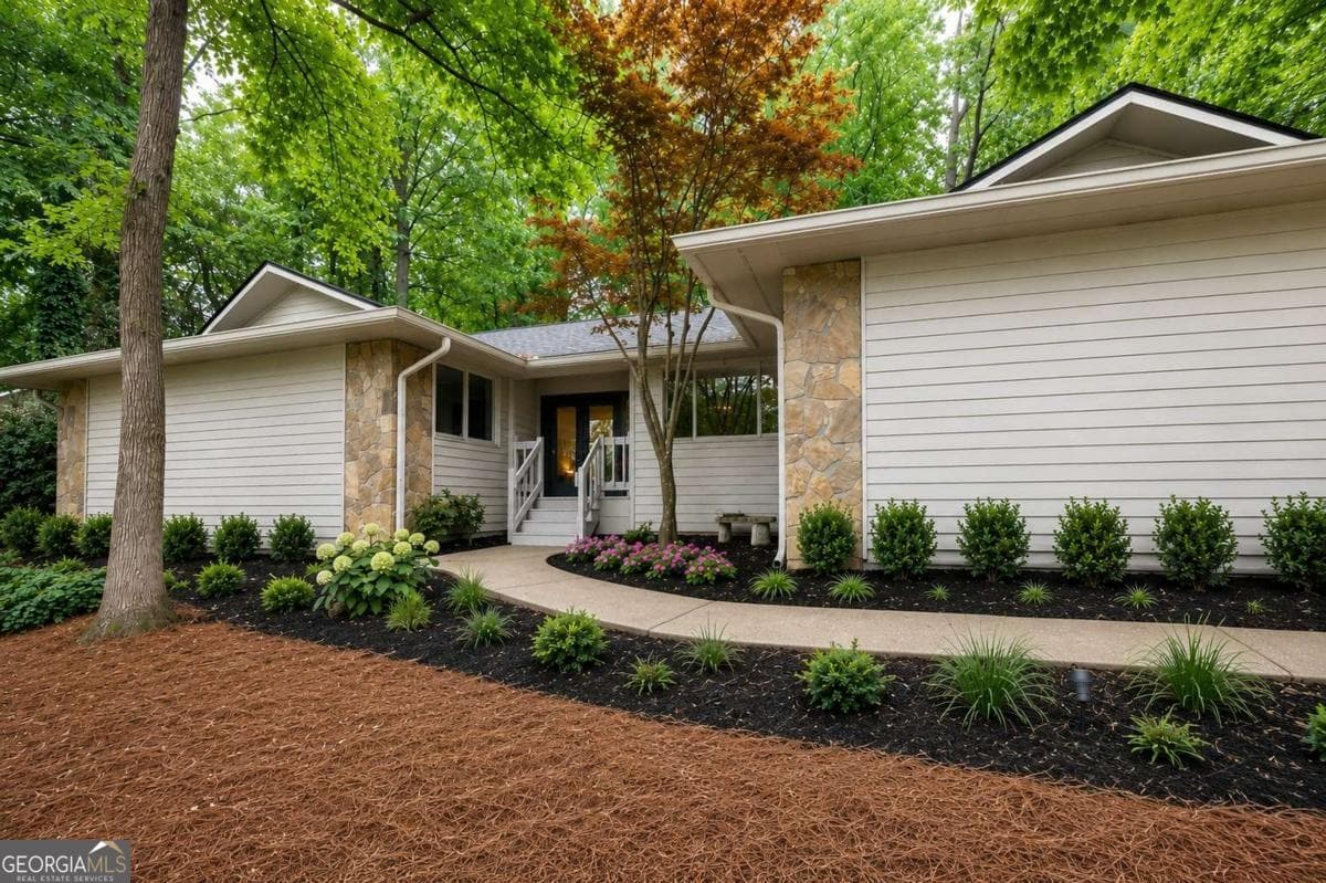 4 bedroom, 2.5 bathroom, 2,860 sq ft single family residence for rent at 4198 Lake Rill Court, Marietta, GA 30062 for $3,500 a month — photo 1 of 1