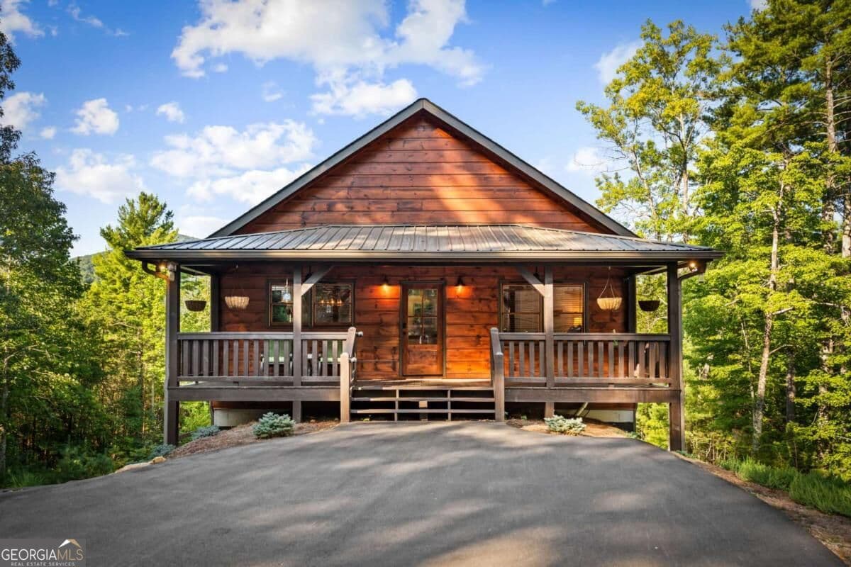 5 bedroom, 4 bathroom, 4,995 sq ft cabin,single family residence for sale at 321 Quail Ridge Road, Epworth, GA 30541 — photo 5