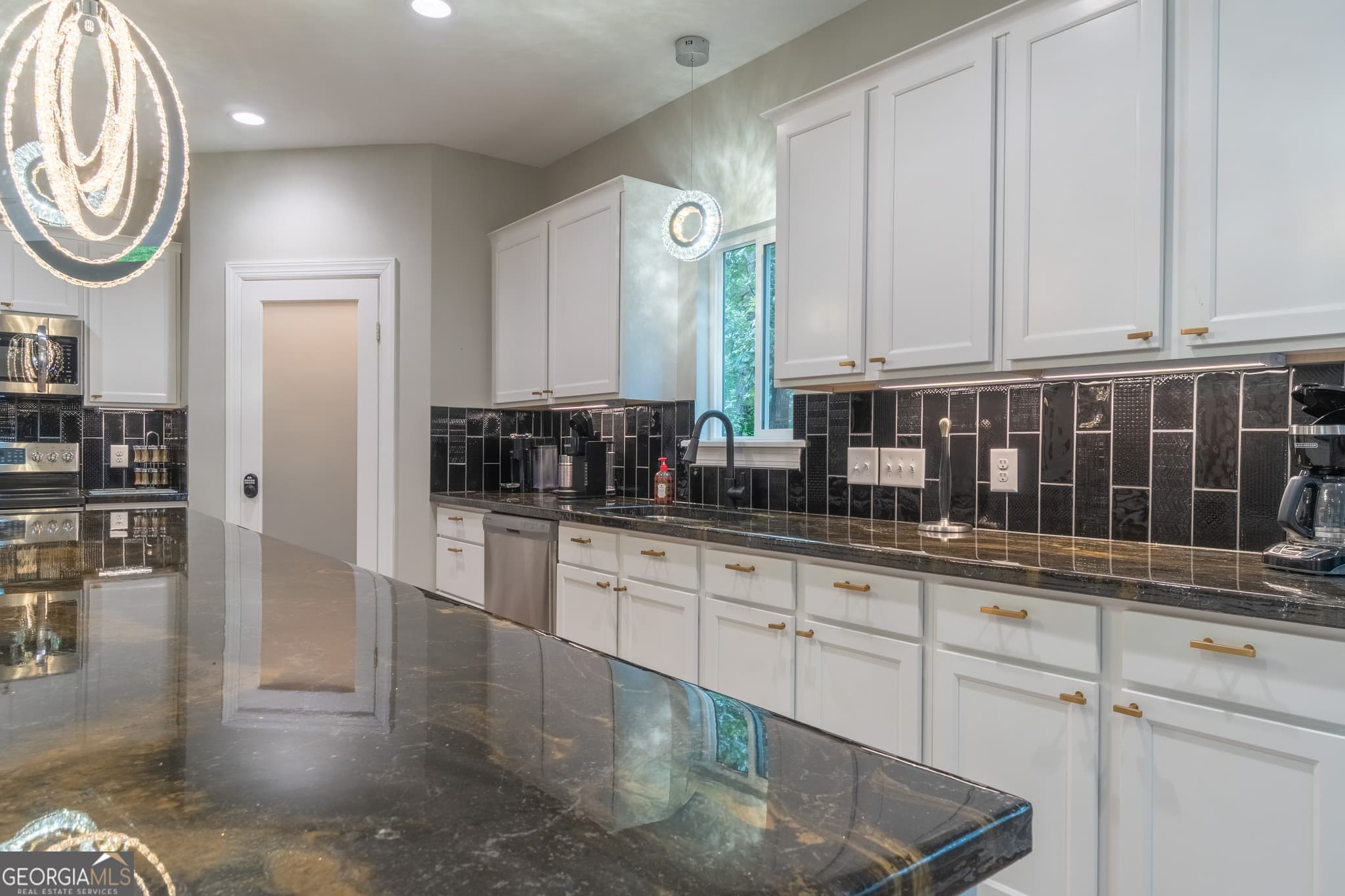 4 bedroom, 4.5 bathroom, 4,551 sq ft single family residence for sale at 418 Wilfar Strasse, Helen, GA 30545 — photo 10