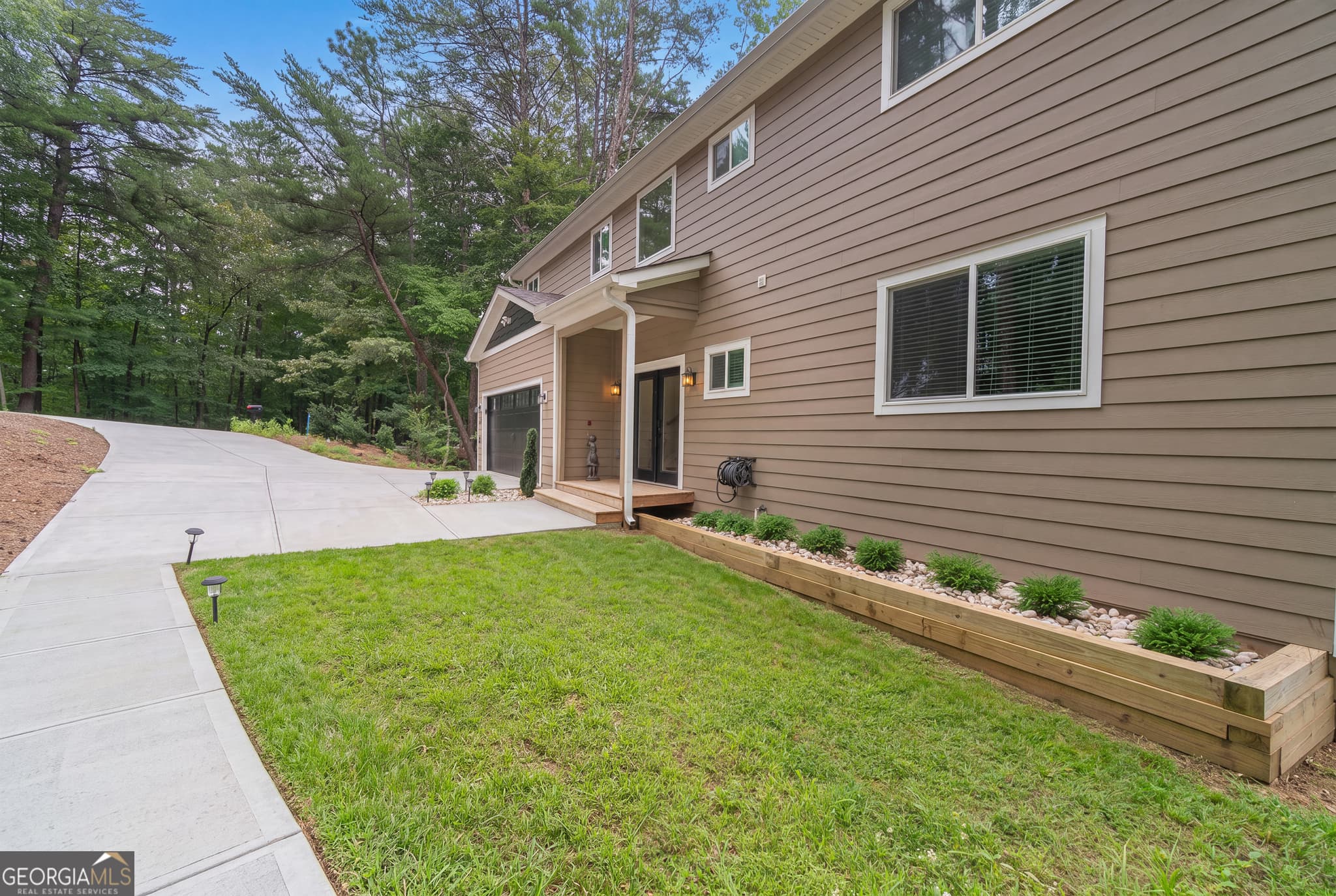 4 bedroom, 4.5 bathroom, 4,551 sq ft single family residence for sale at 418 Wilfar Strasse, Helen, GA 30545 — photo 4