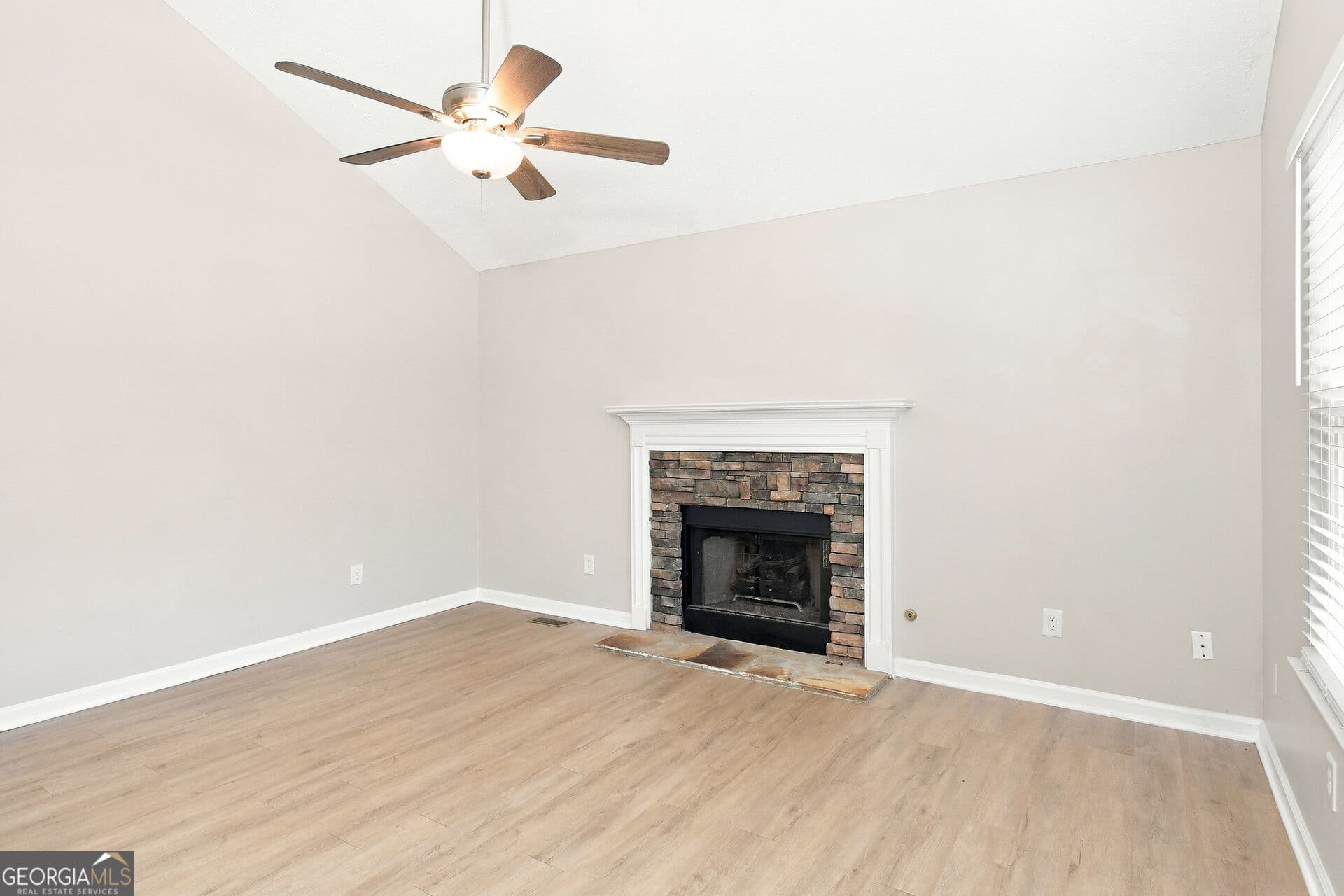 4 bedroom, 3 bathroom, 2,674 sq ft single family residence for sale at 78 Summer Lake Place, Dallas, GA 30157 — photo 3