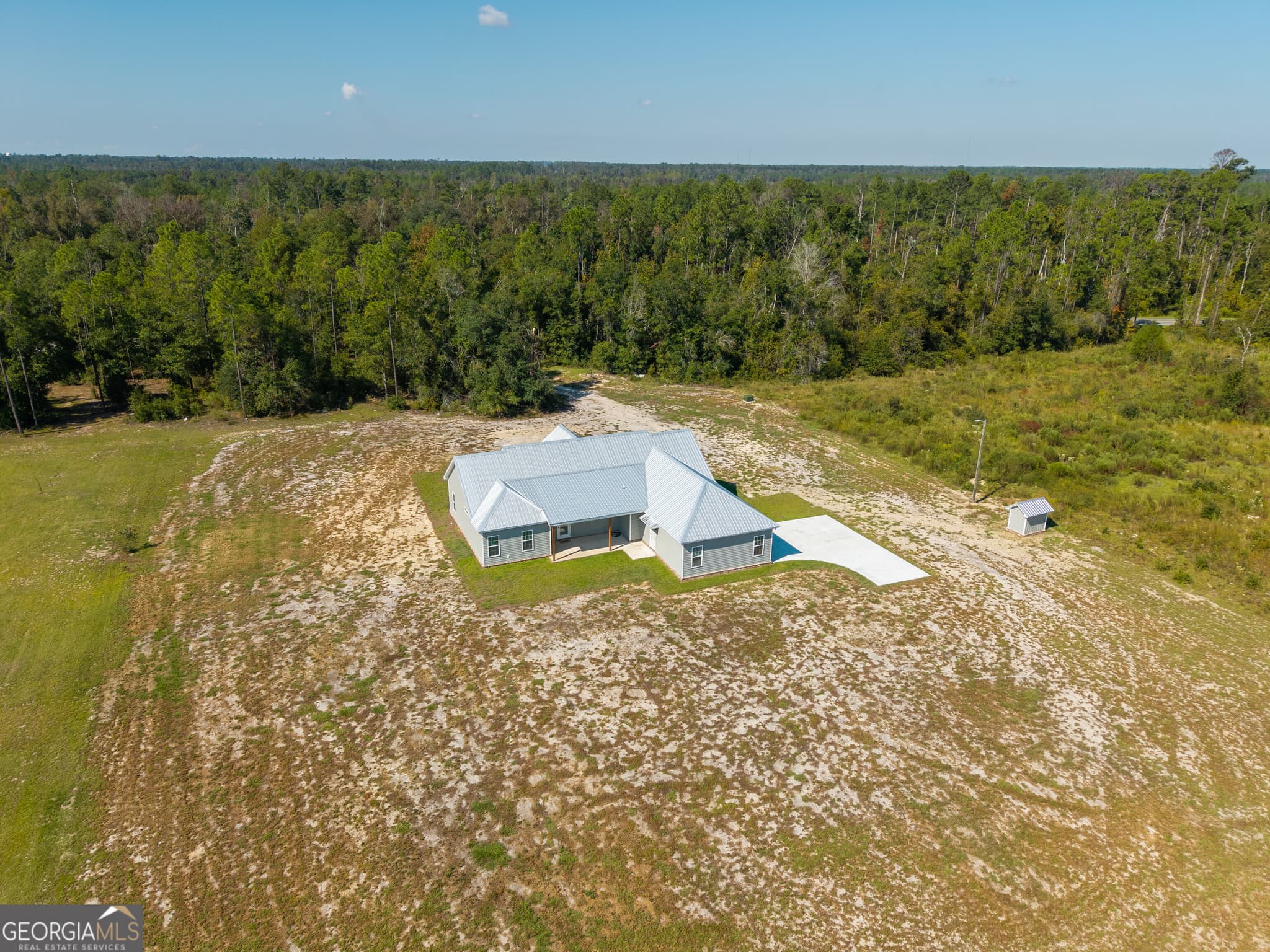 3 bedroom, 2.5 bathroom, 2,007 sq ft single family residence for sale at 72 River Road, Lakeland, GA 31635 — photo 3