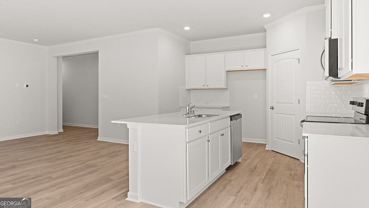 4 bedroom, 2.5 bathroom, 1,877 sq ft single family residence for sale at 4408 Manor Hill Drive, Union City, GA 30291 — photo 6