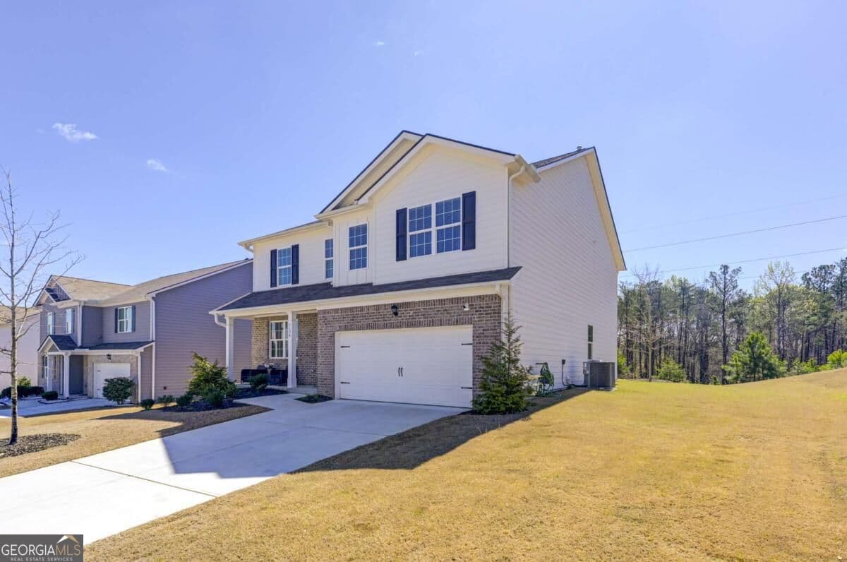 4 bedroom, 2.5 bathroom single family residence for rent at 3154 Ellenton Drive, Lithia Springs, GA 30122 for $2,950 a month — photo 3
