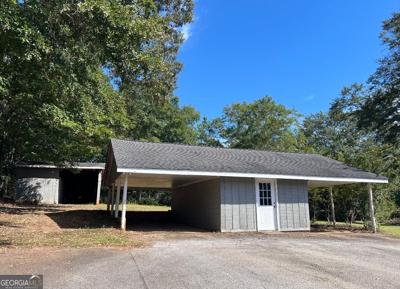 3 bedroom, 1.5 bathroom, 1,880 sq ft single family residence for sale at 3144 Highway 20, Conyers, GA 30013 — photo 5