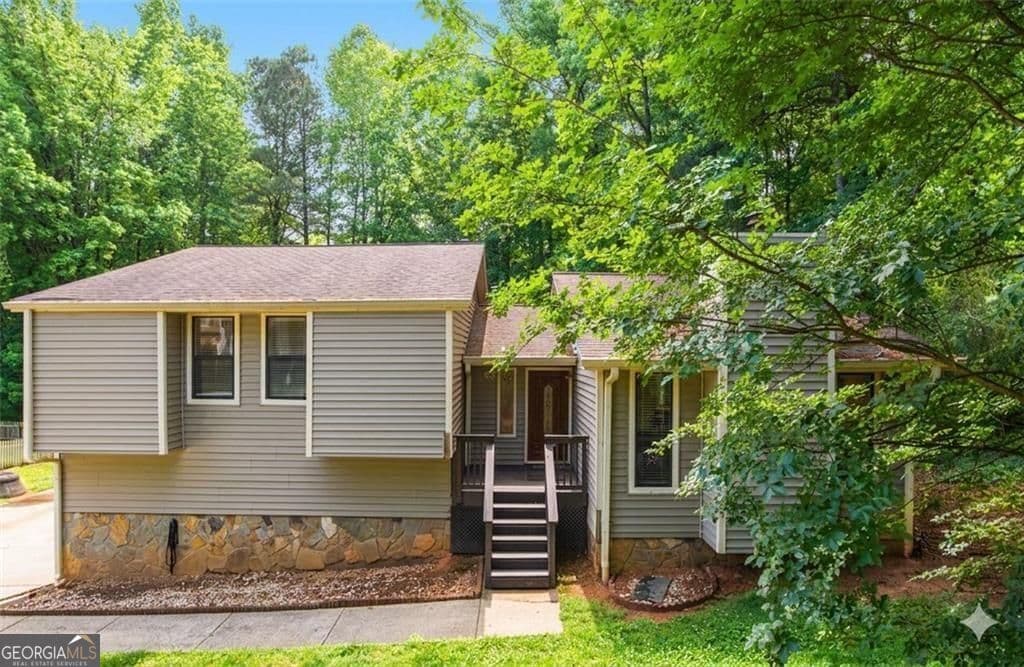 3 bedroom, 2.5 bathroom, 2,550 sq ft single family residence sold at 8616 Wood Springs Court, Douglasville, GA 30135