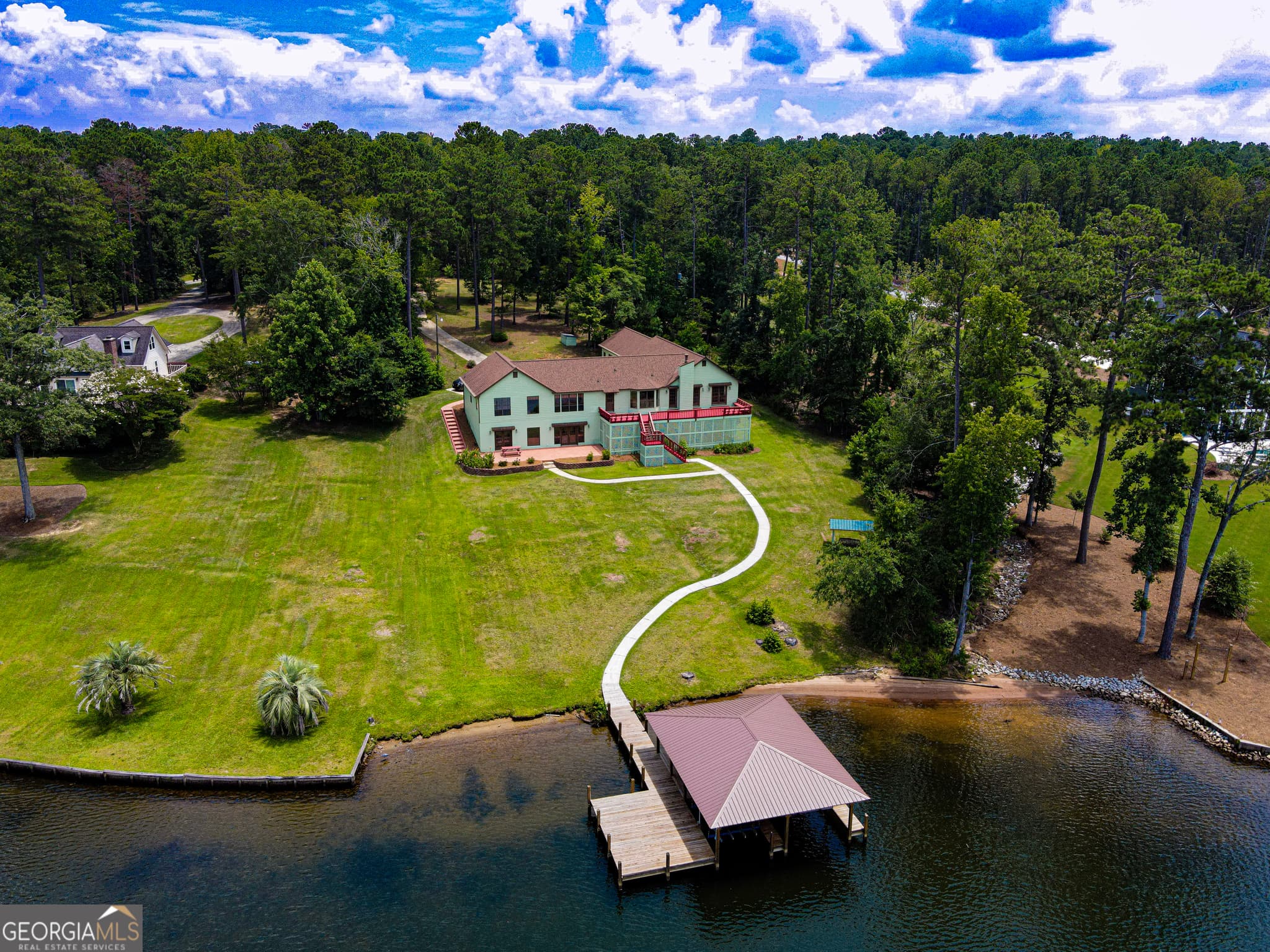 5 bedroom, 4.5 bathroom, 4,411 sq ft single family residence for sale at 81 Mariners Drive, Milledgeville, GA 31061 — photo 1 of 76