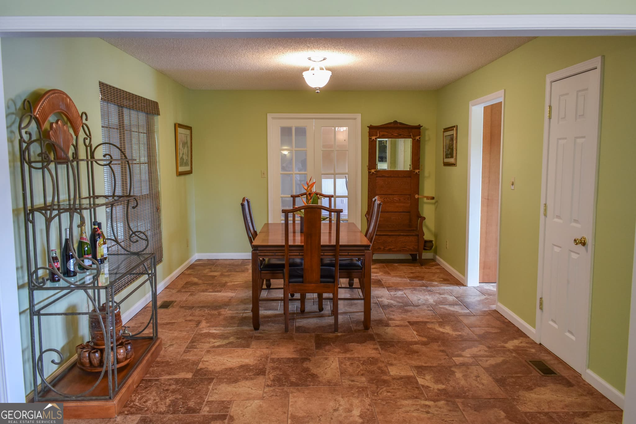 5 bedroom, 4.5 bathroom, 4,411 sq ft single family residence for sale at 81 Mariners Drive, Milledgeville, GA 31061 — photo 9