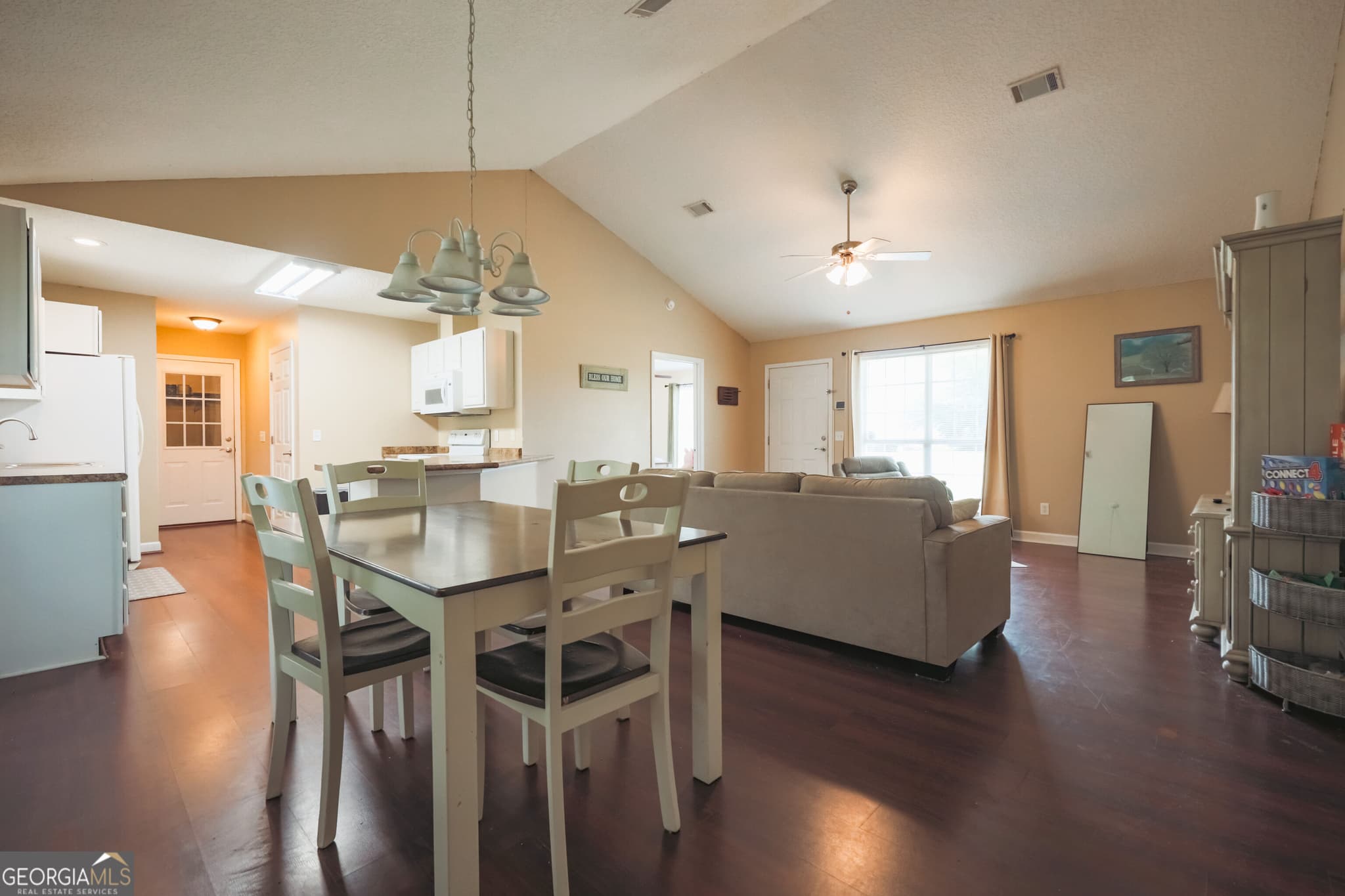 3 bedroom, 2 bathroom, 1,327 sq ft single family residence for sale at 4063 Meadow Circle, Blackshear, GA 31516 — photo 7